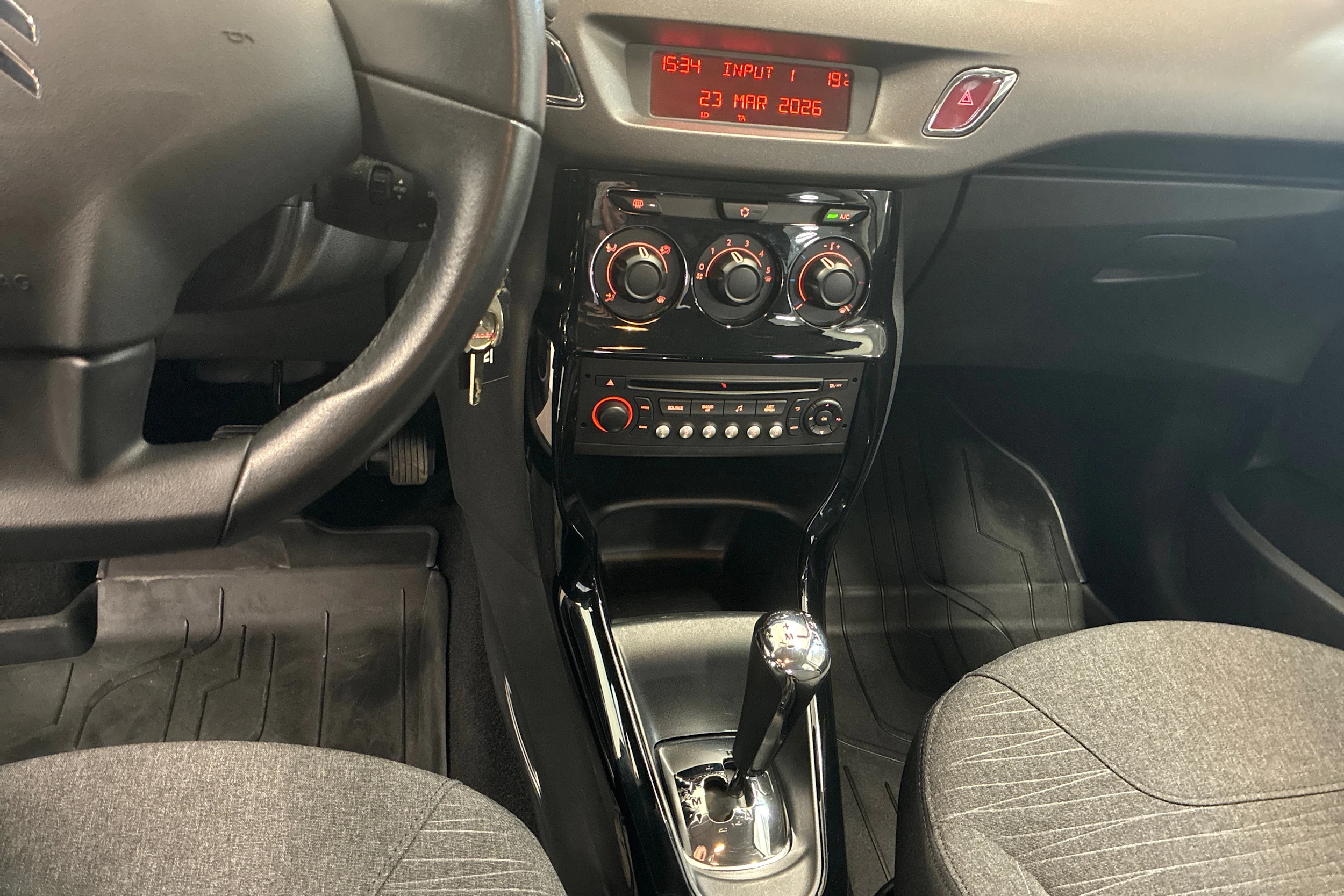 harmaa Citroën C3 2015 kuva 15.