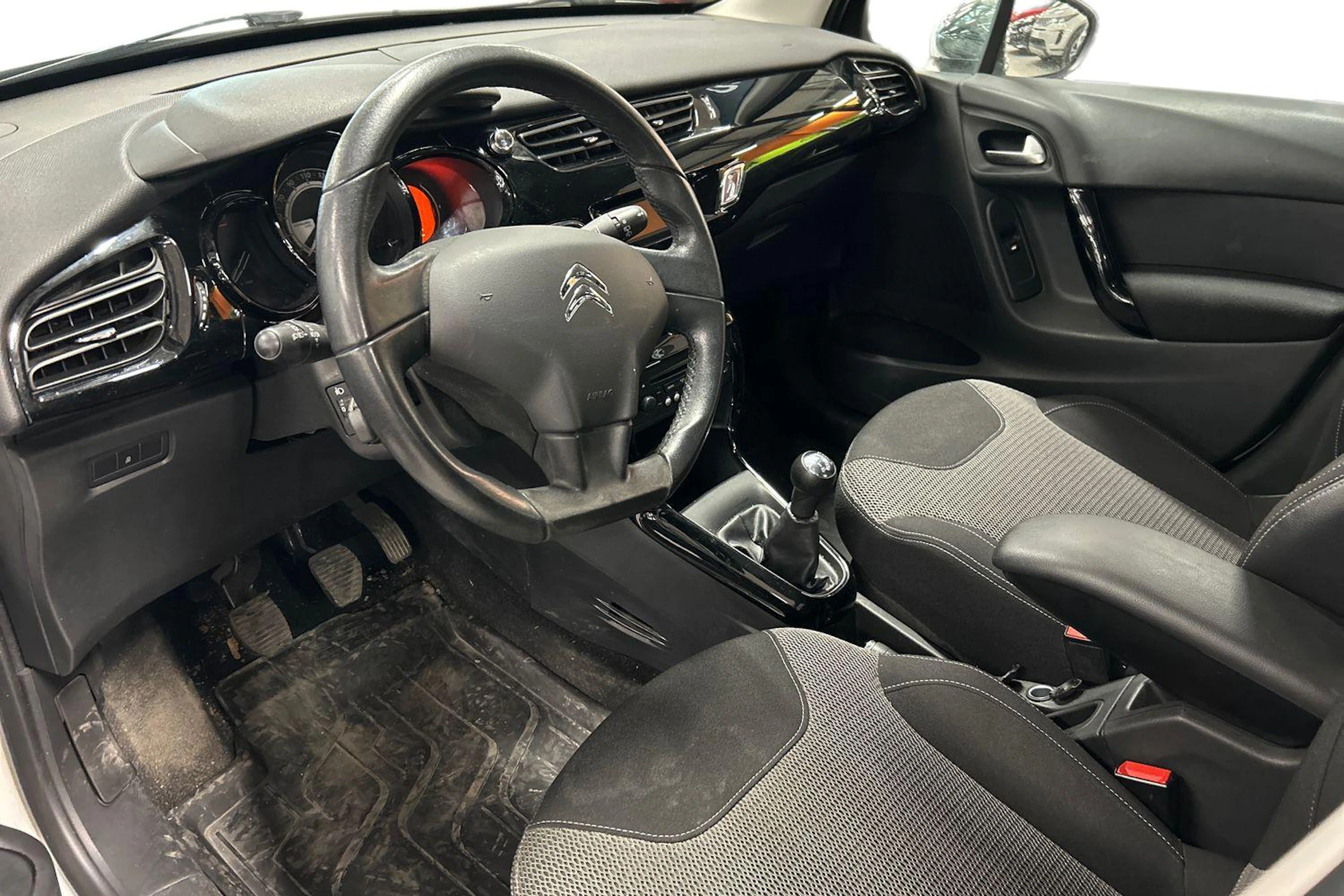 valkoinen Citroën C3 2015 kuva 3.