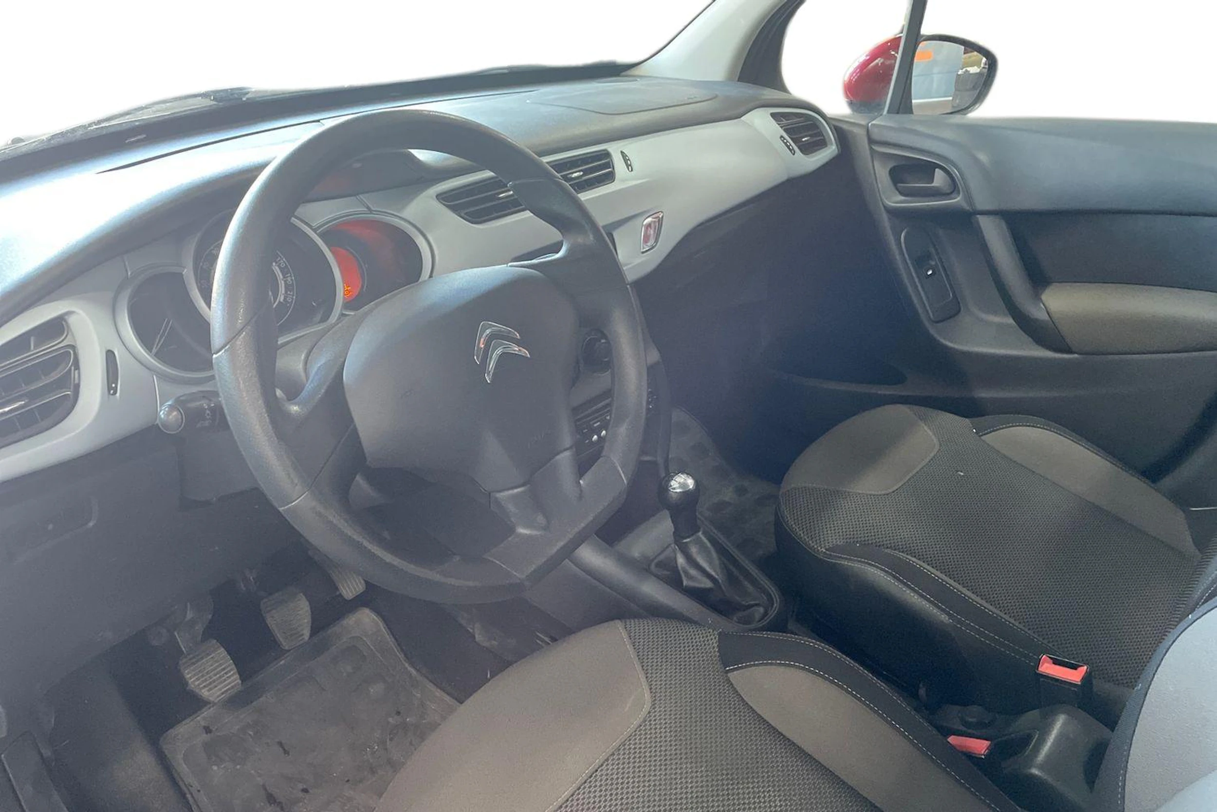 Punainen Citroën C3 2015 kuva 8.