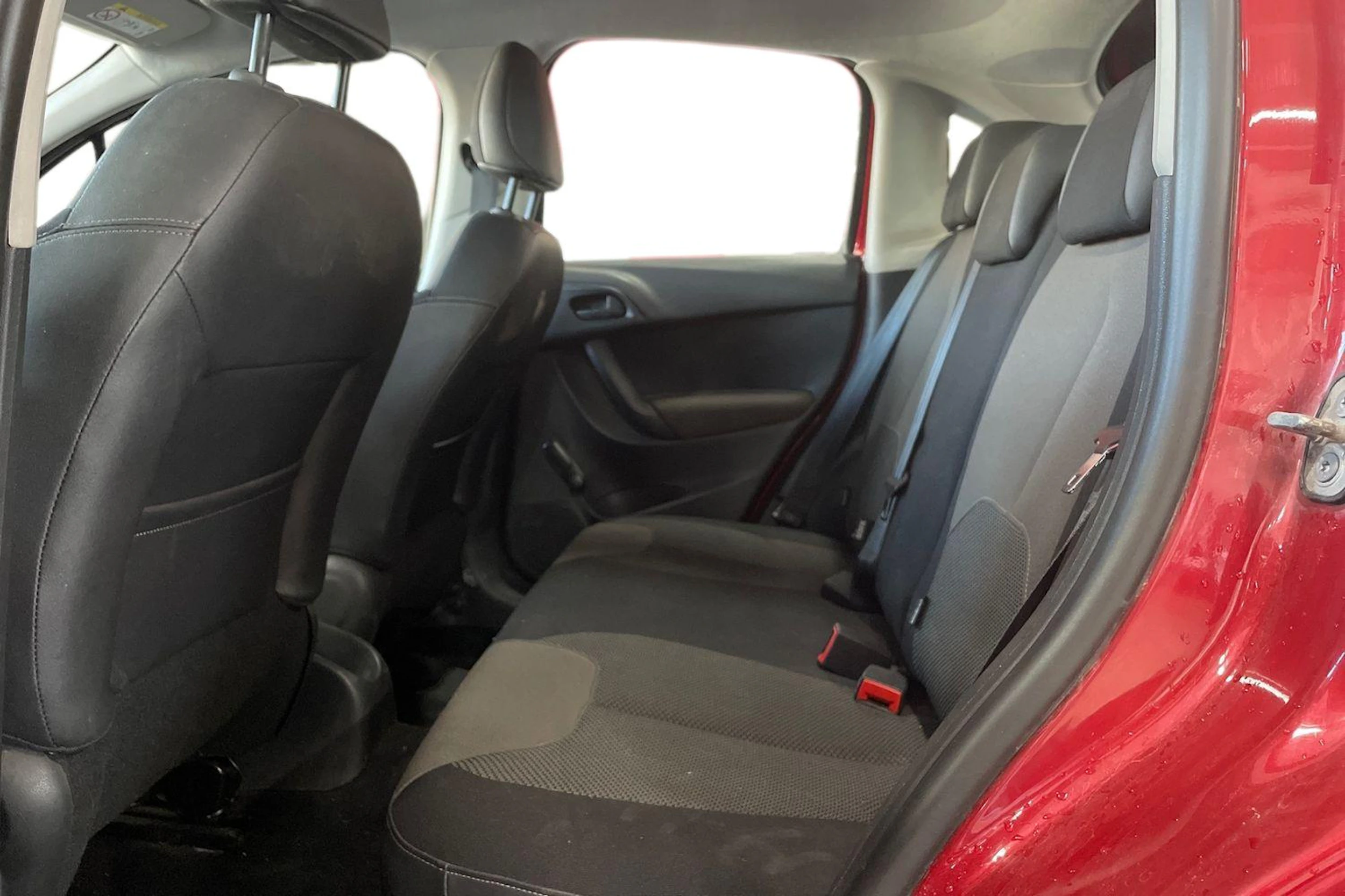 Punainen Citroën C3 2015 kuva 11.