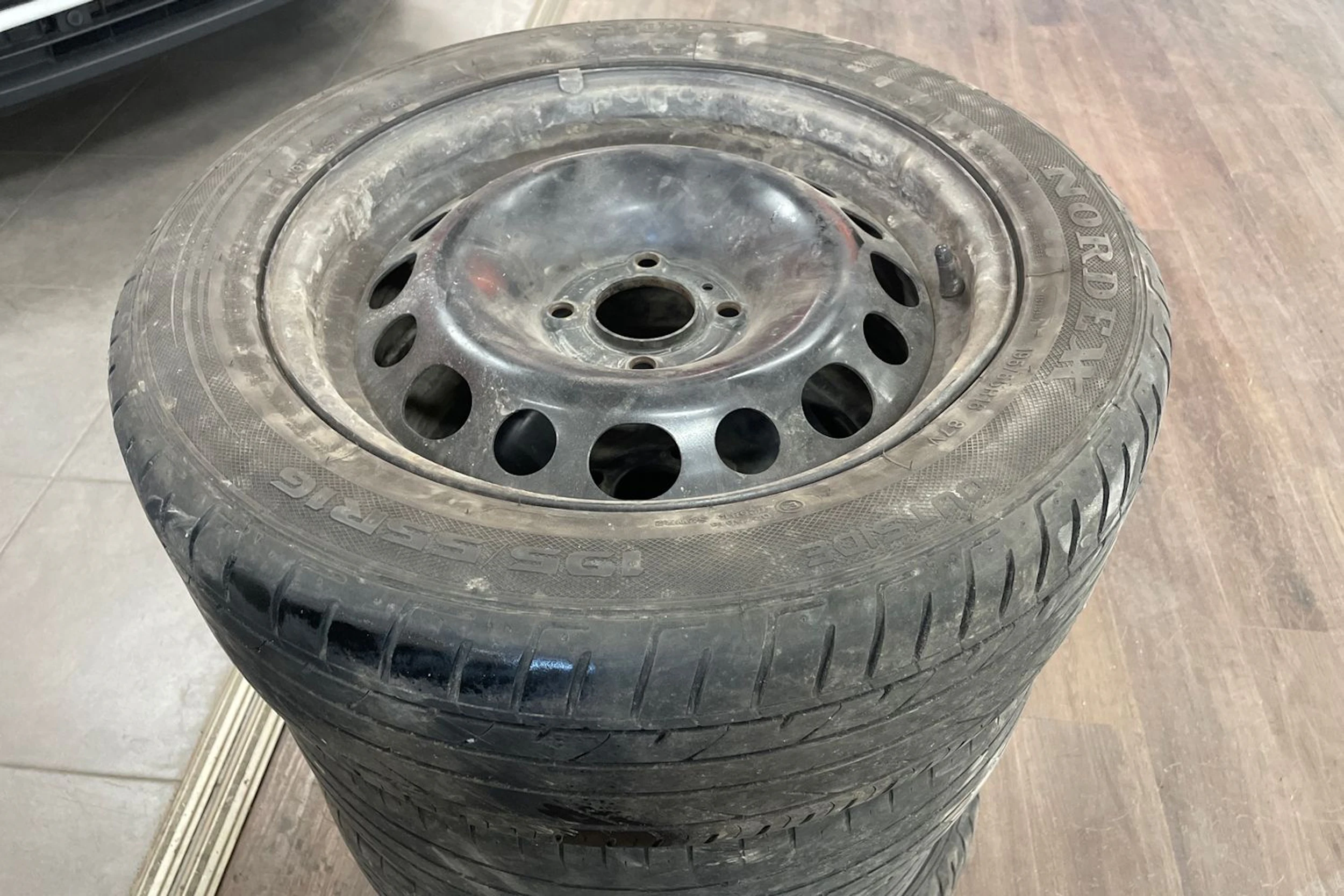 Punainen Citroën C3 2015 kuva 13.