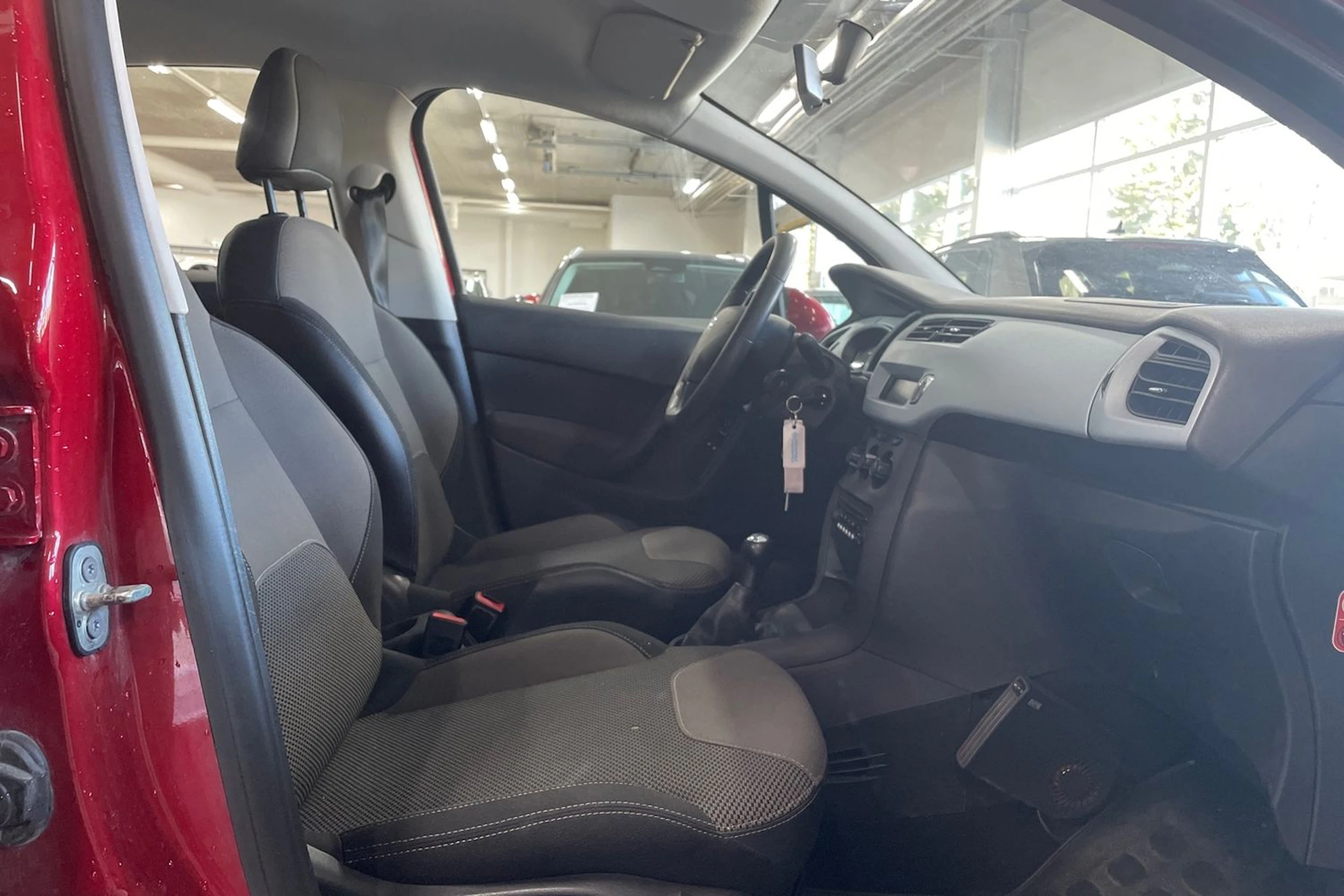 Punainen Citroën C3 2015 kuva 15.