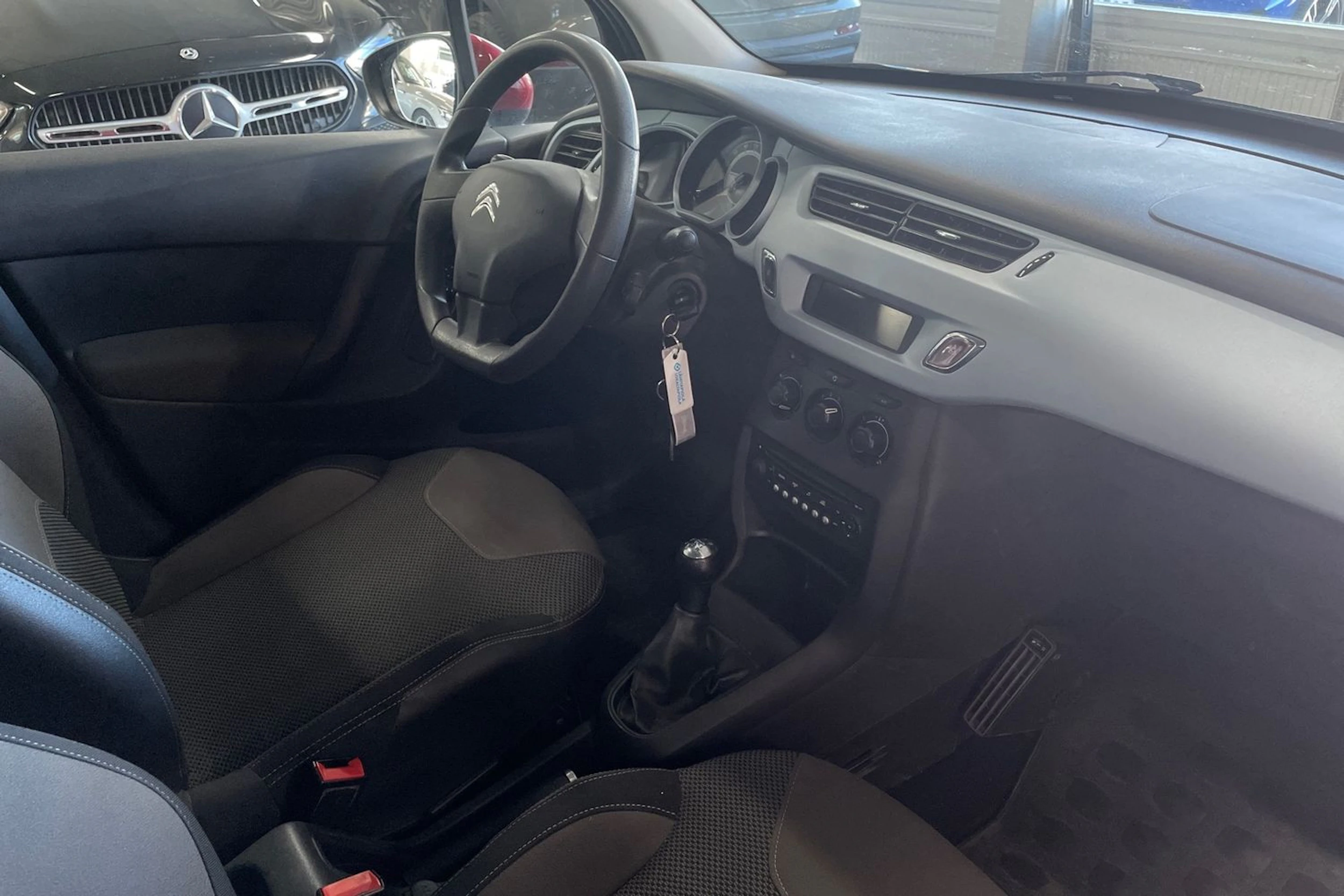 Punainen Citroën C3 2015 kuva 16.