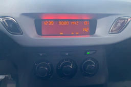 Punainen Citroën C3 2015 kuva 18.