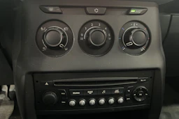 Punainen Citroën C3 2015 kuva 19.