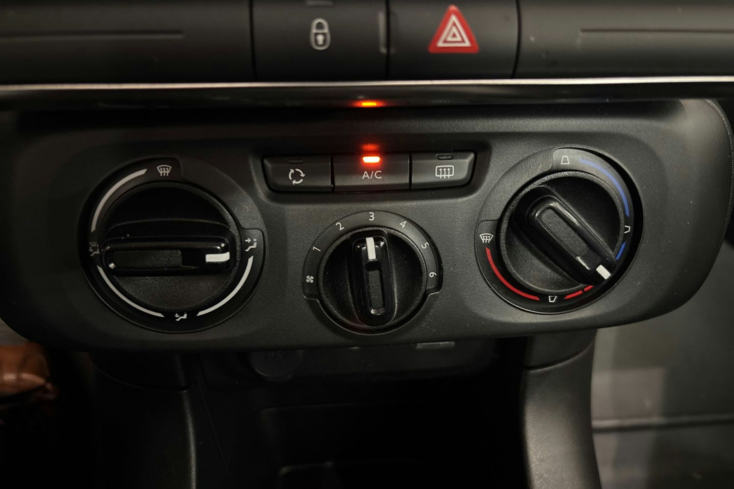 Punainen Citroën C3 2018 kuva 13.