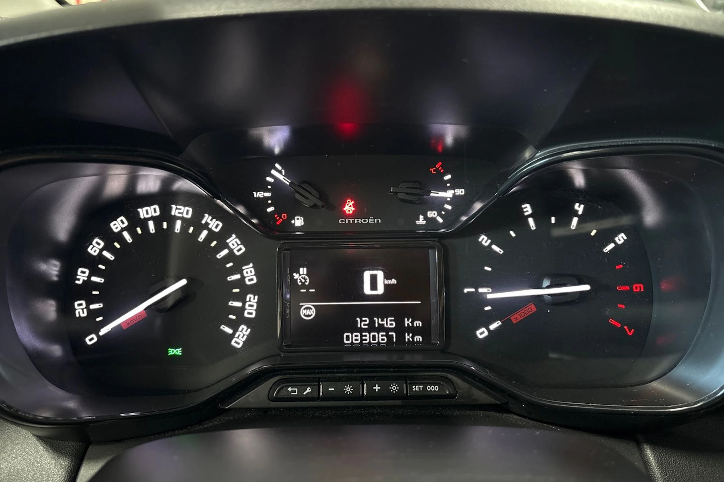 punainen Citroën C3 Aircross 2018 kuva 14.