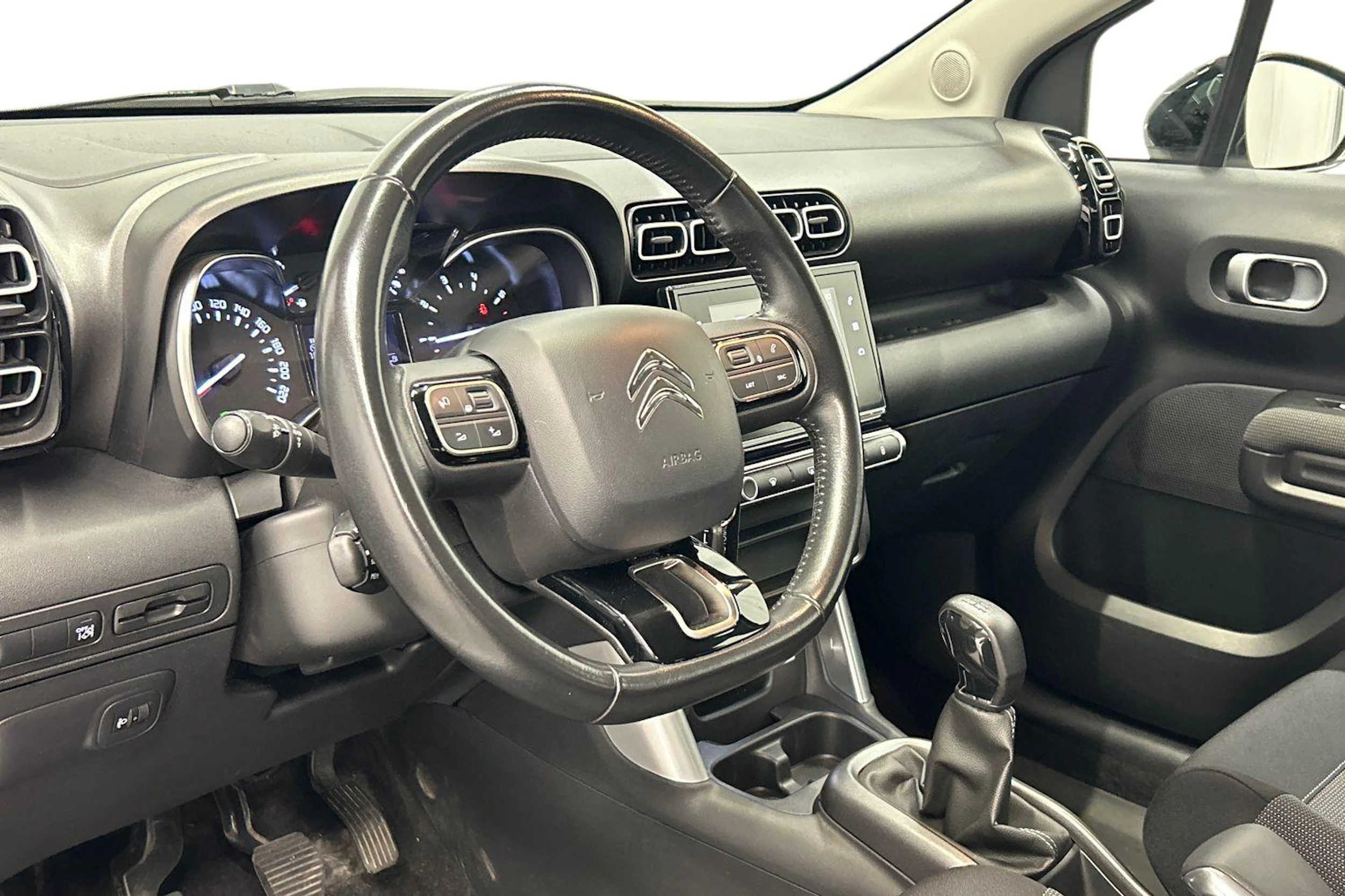 valkoinen Citroën C3 Aircross 2019 kuva 6.