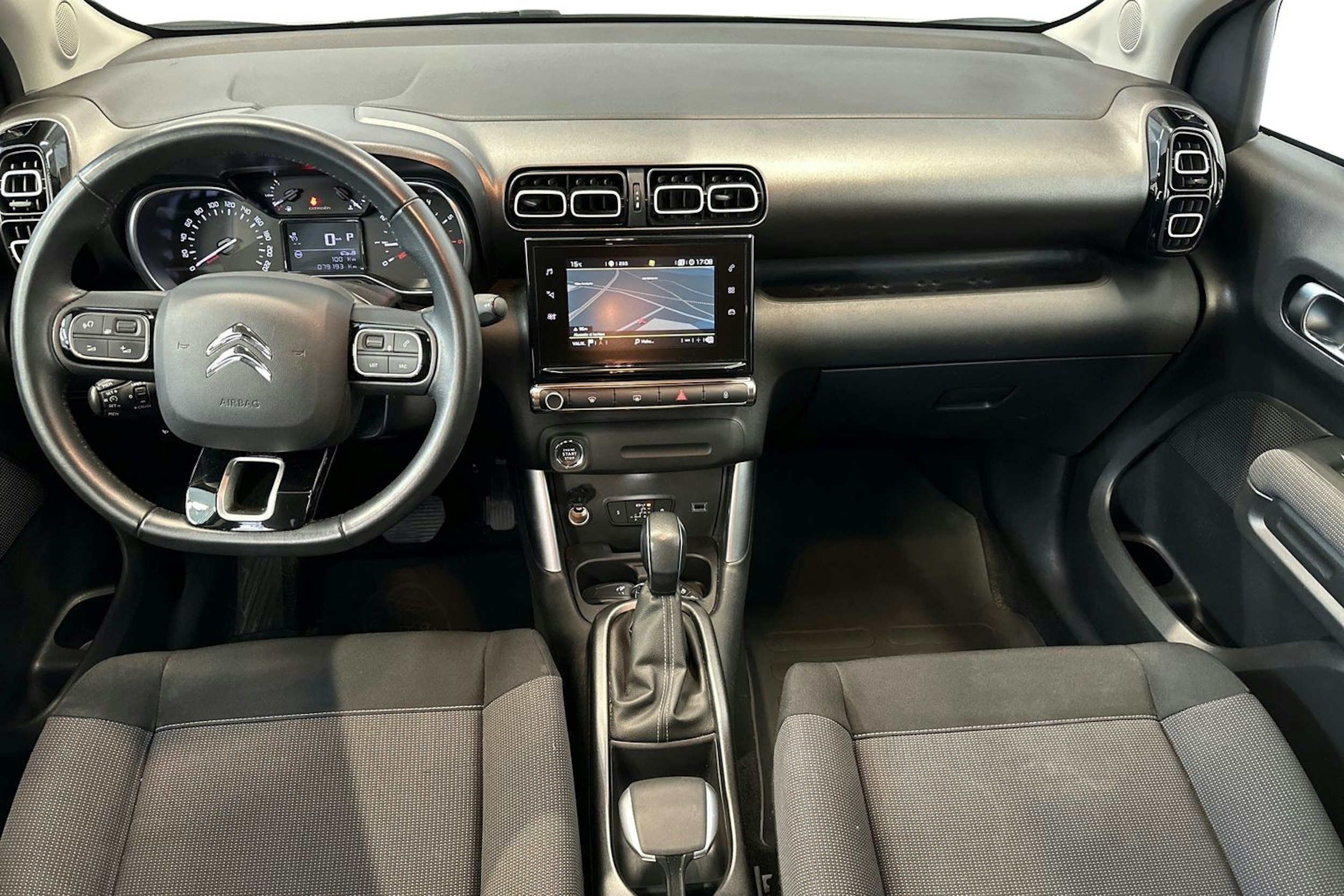 Valkoinen Citroën C3 Aircross 2019 kuva 9.