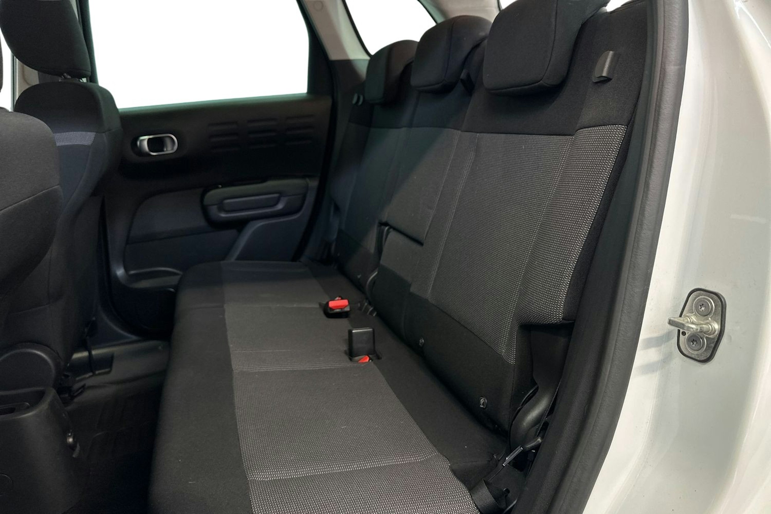 Valkoinen Citroën C3 Aircross 2019 kuva 10.