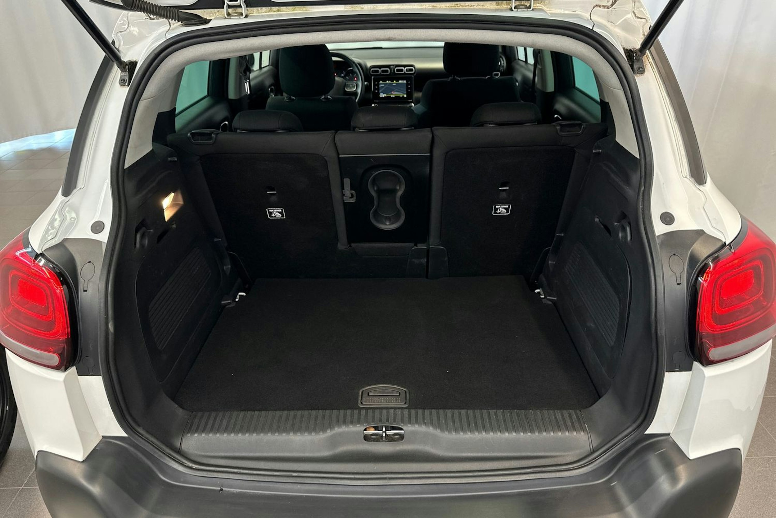 Valkoinen Citroën C3 Aircross 2019 kuva 14.