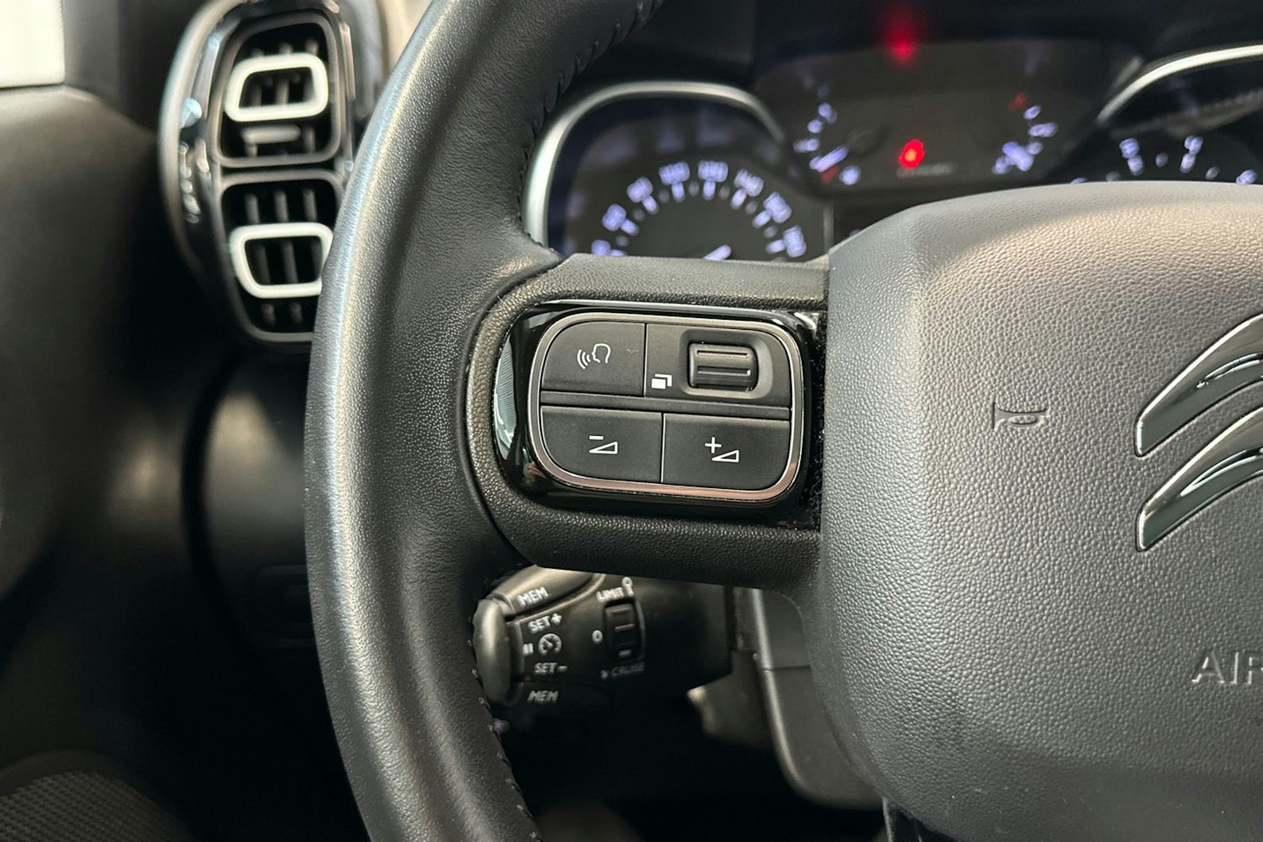 Valkoinen Citroën C3 Aircross 2019 kuva 16.