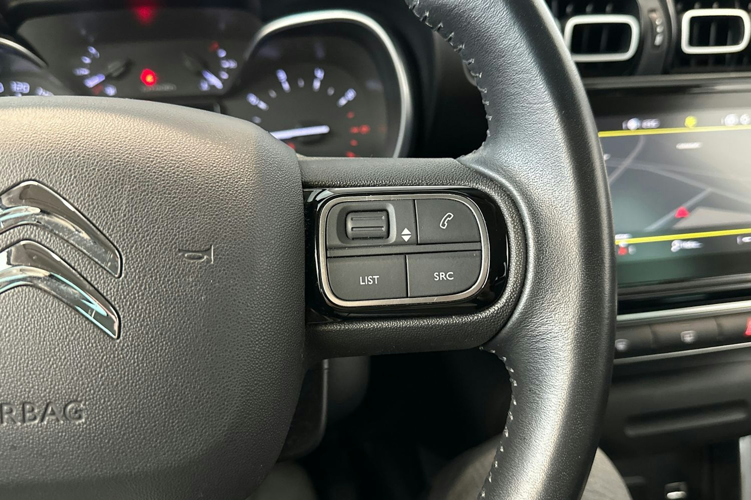 Valkoinen Citroën C3 Aircross 2019 kuva 17.