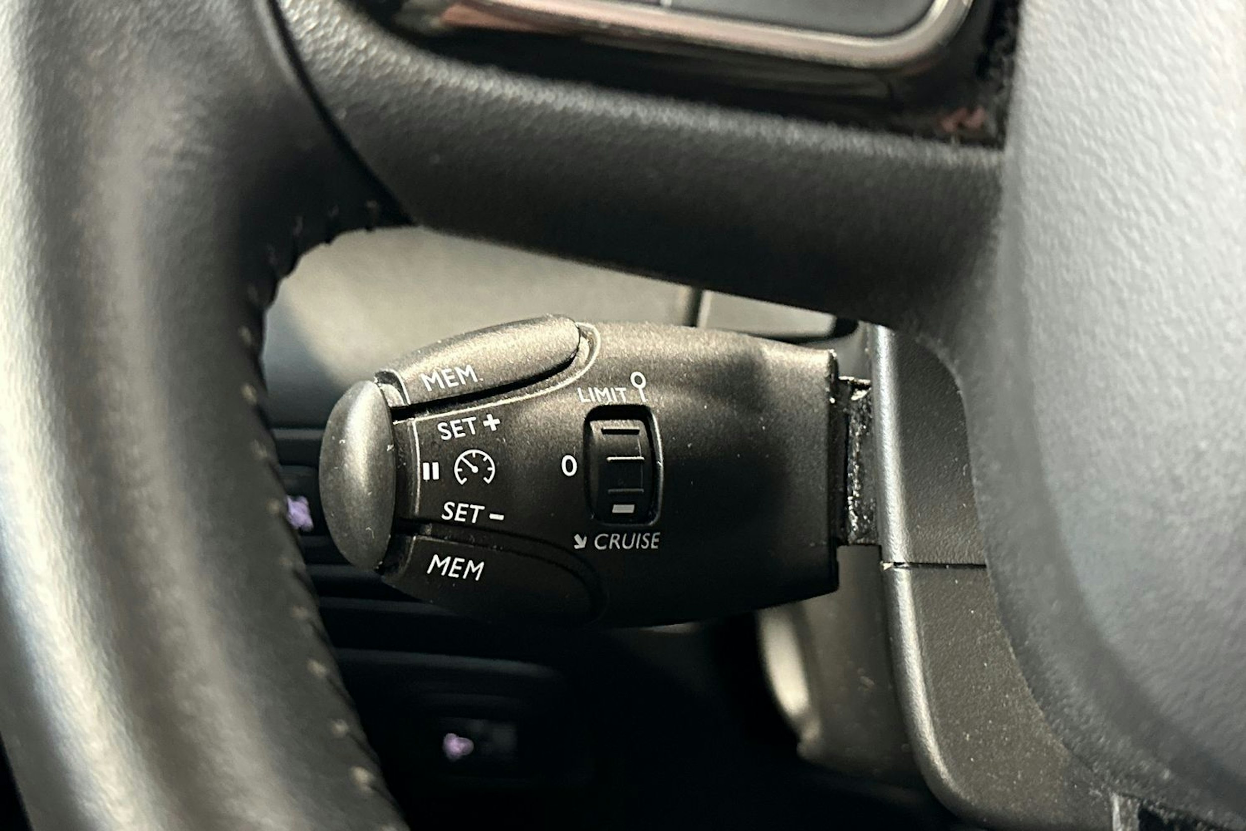 Valkoinen Citroën C3 Aircross 2019 kuva 18.
