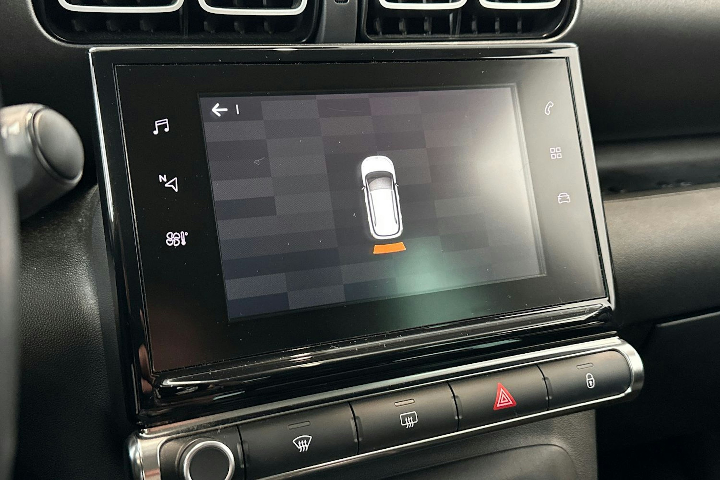 Valkoinen Citroën C3 Aircross 2019 kuva 20.