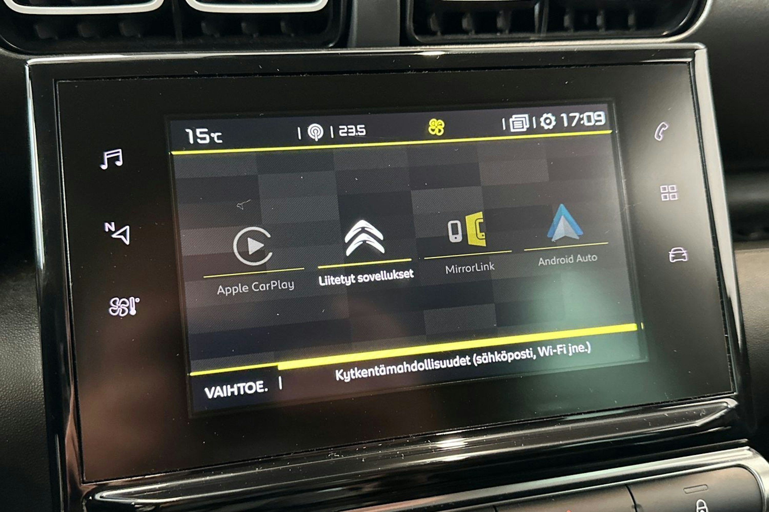 Valkoinen Citroën C3 Aircross 2019 kuva 21.