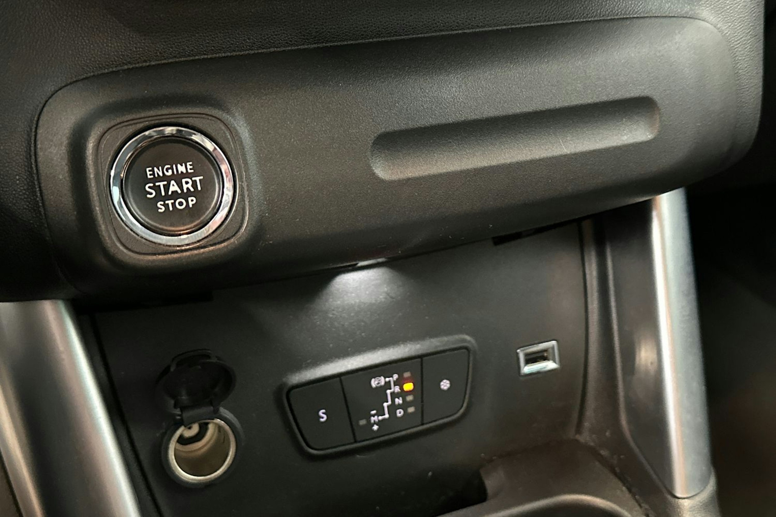 Valkoinen Citroën C3 Aircross 2019 kuva 23.