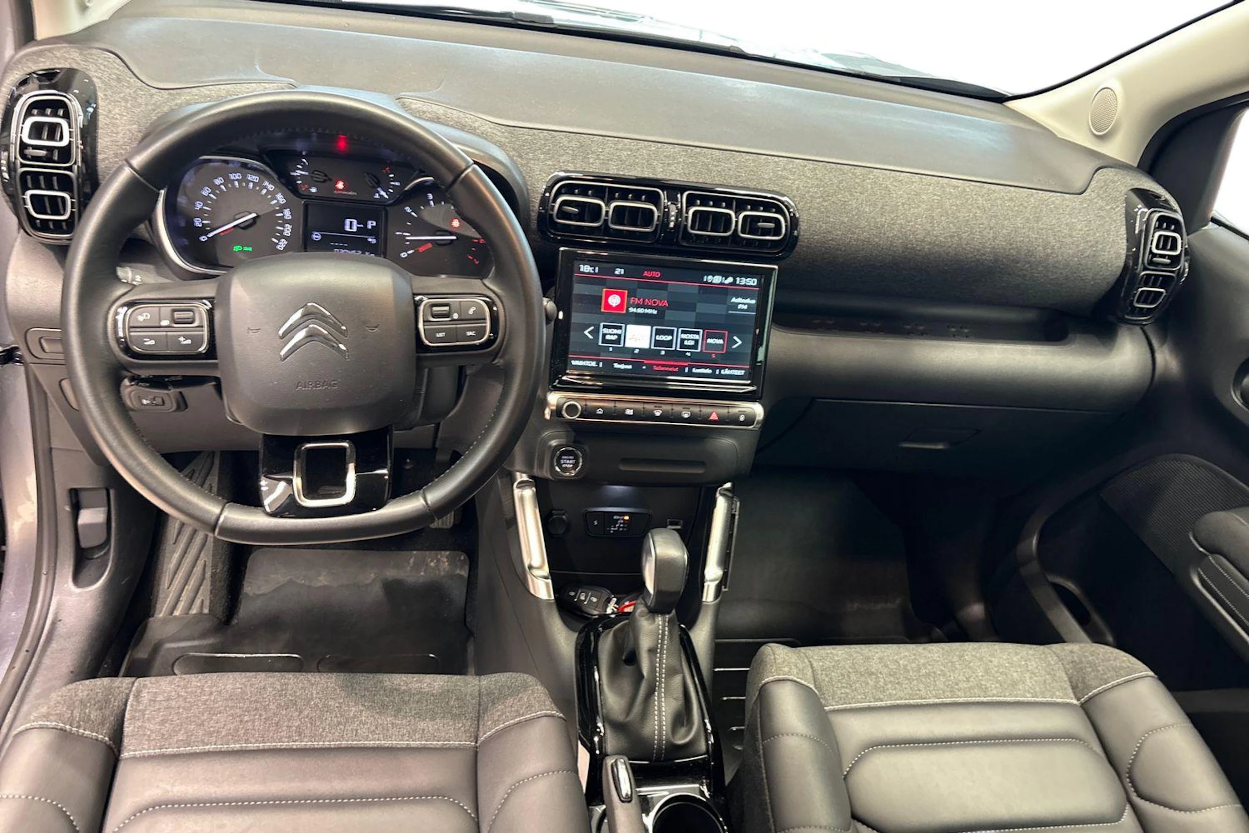 harmaa Citroën C3 Aircross 2023 kuva 7.