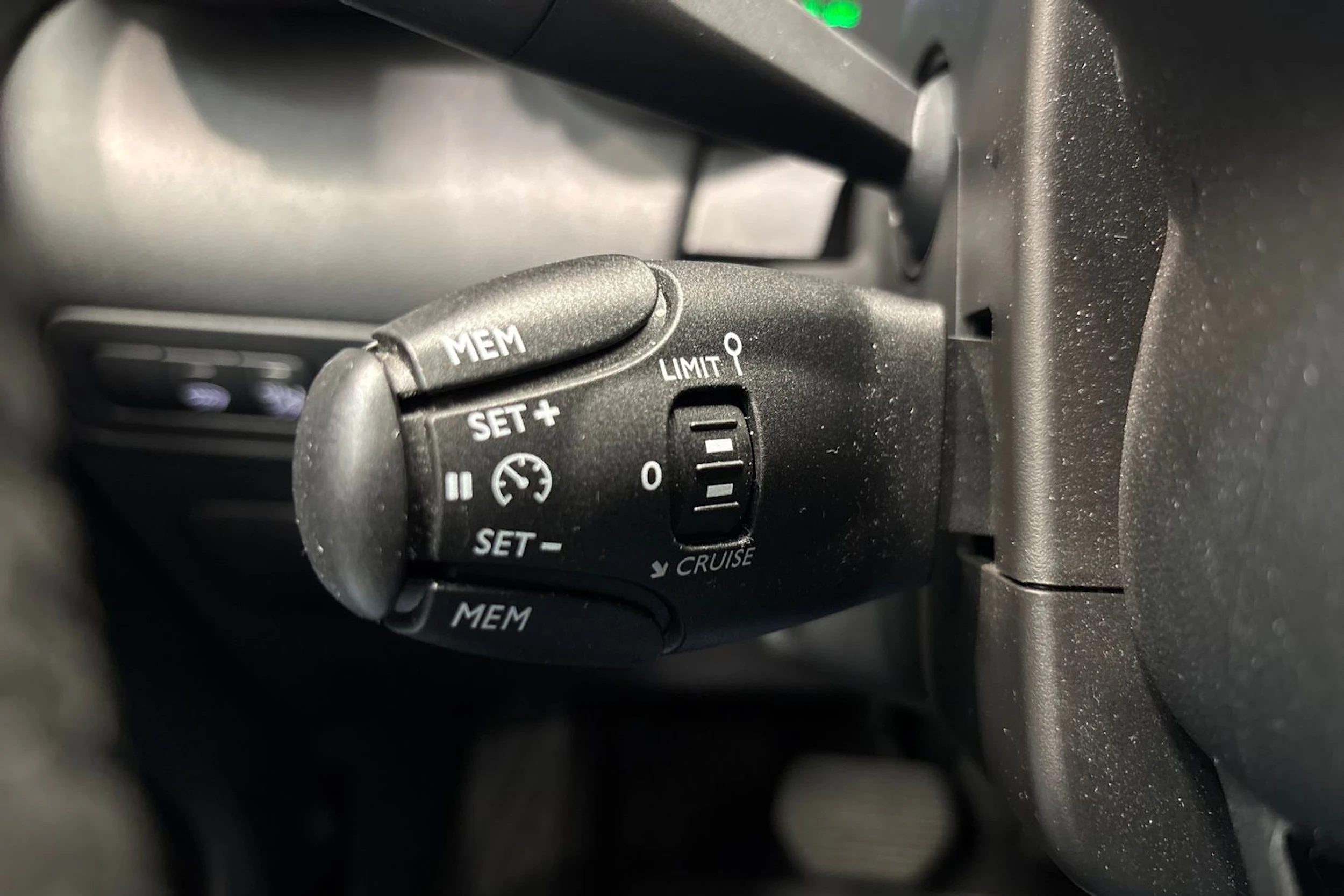 harmaa Citroën C3 Aircross 2023 kuva 14.