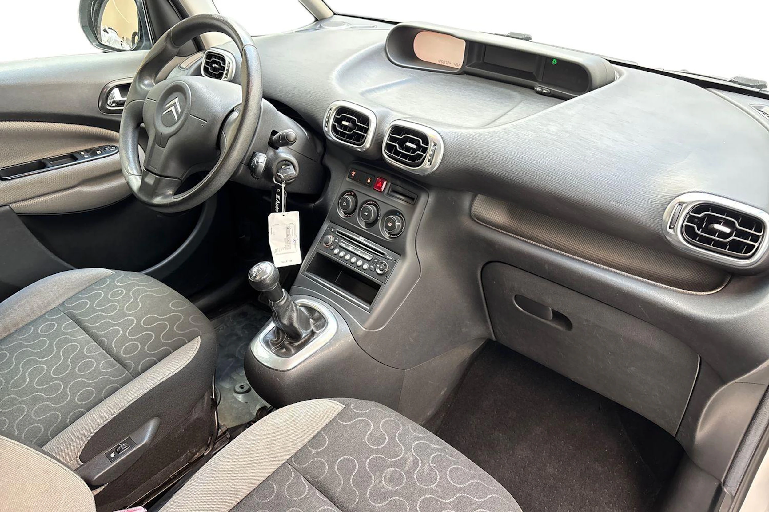 Valkoinen Citroën C3 Picasso 2009 kuva 9.