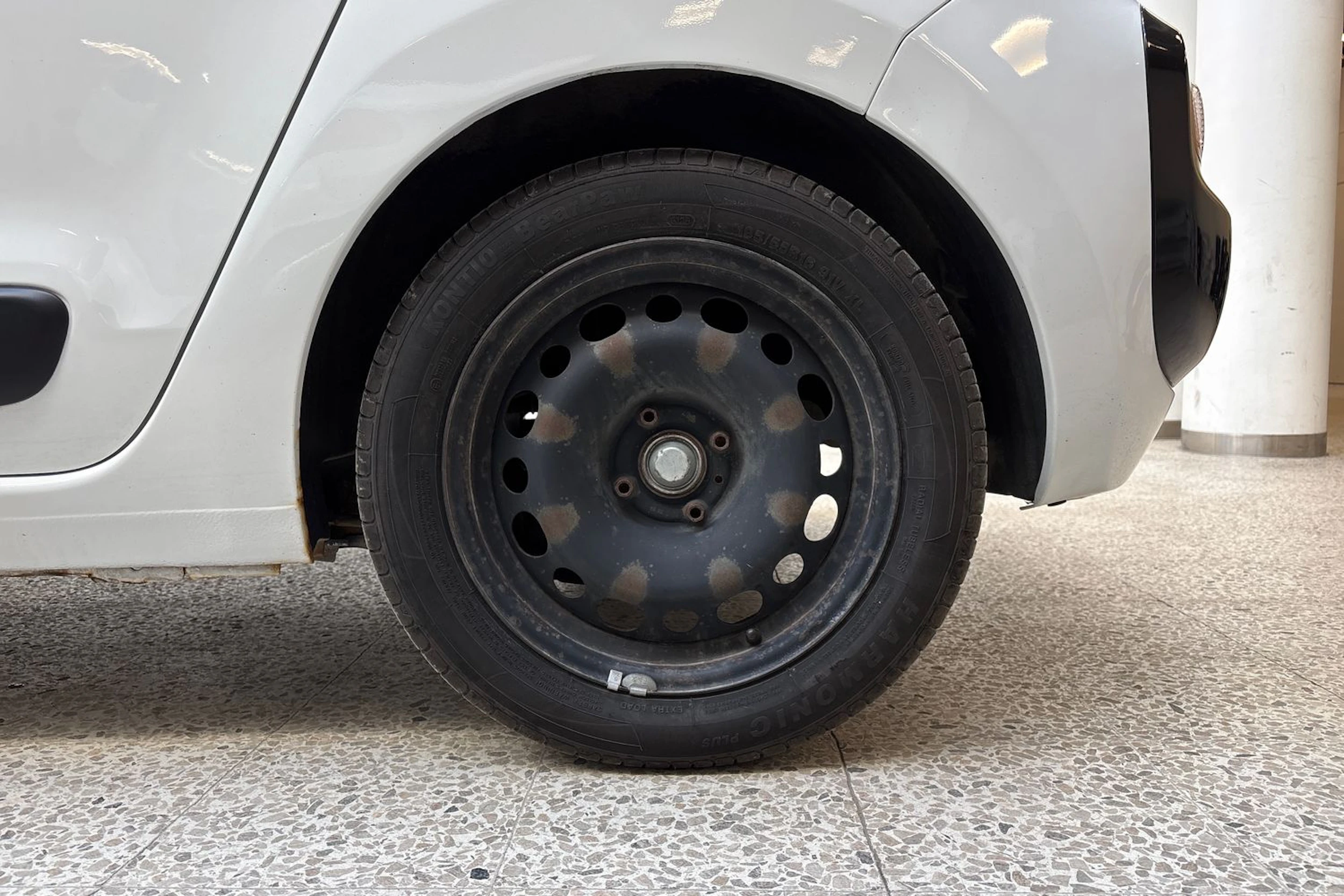 Valkoinen Citroën C3 Picasso 2009 kuva 13.