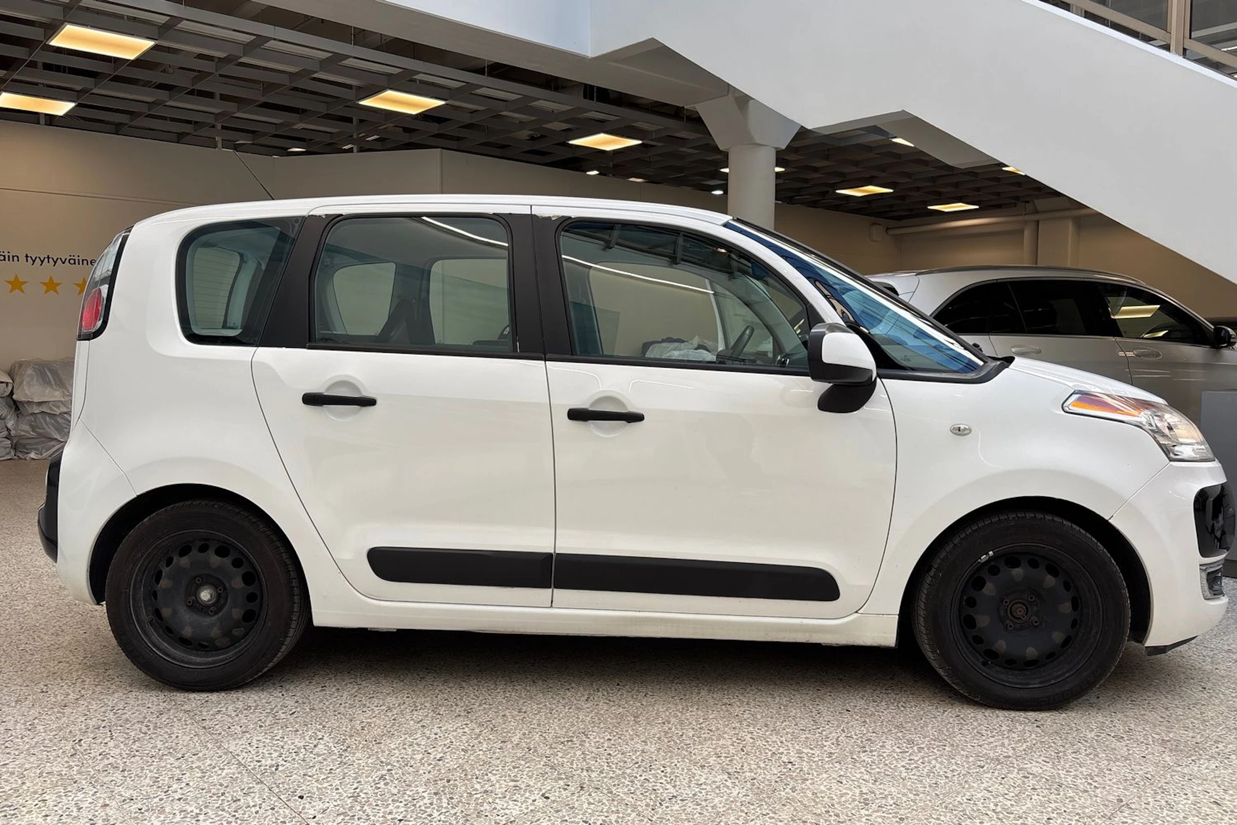 Valkoinen Citroën C3 Picasso 2009 kuva 15.