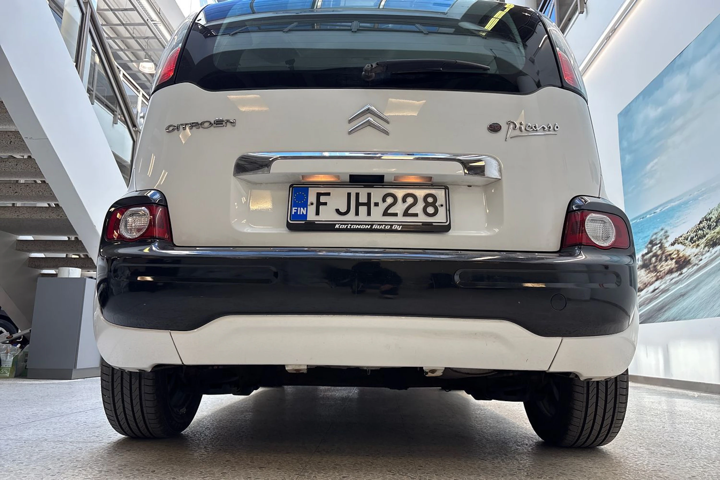 Valkoinen Citroën C3 Picasso 2009 kuva 19.