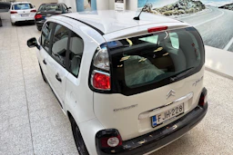 Valkoinen Citroën C3 Picasso 2009 kuva 20.
