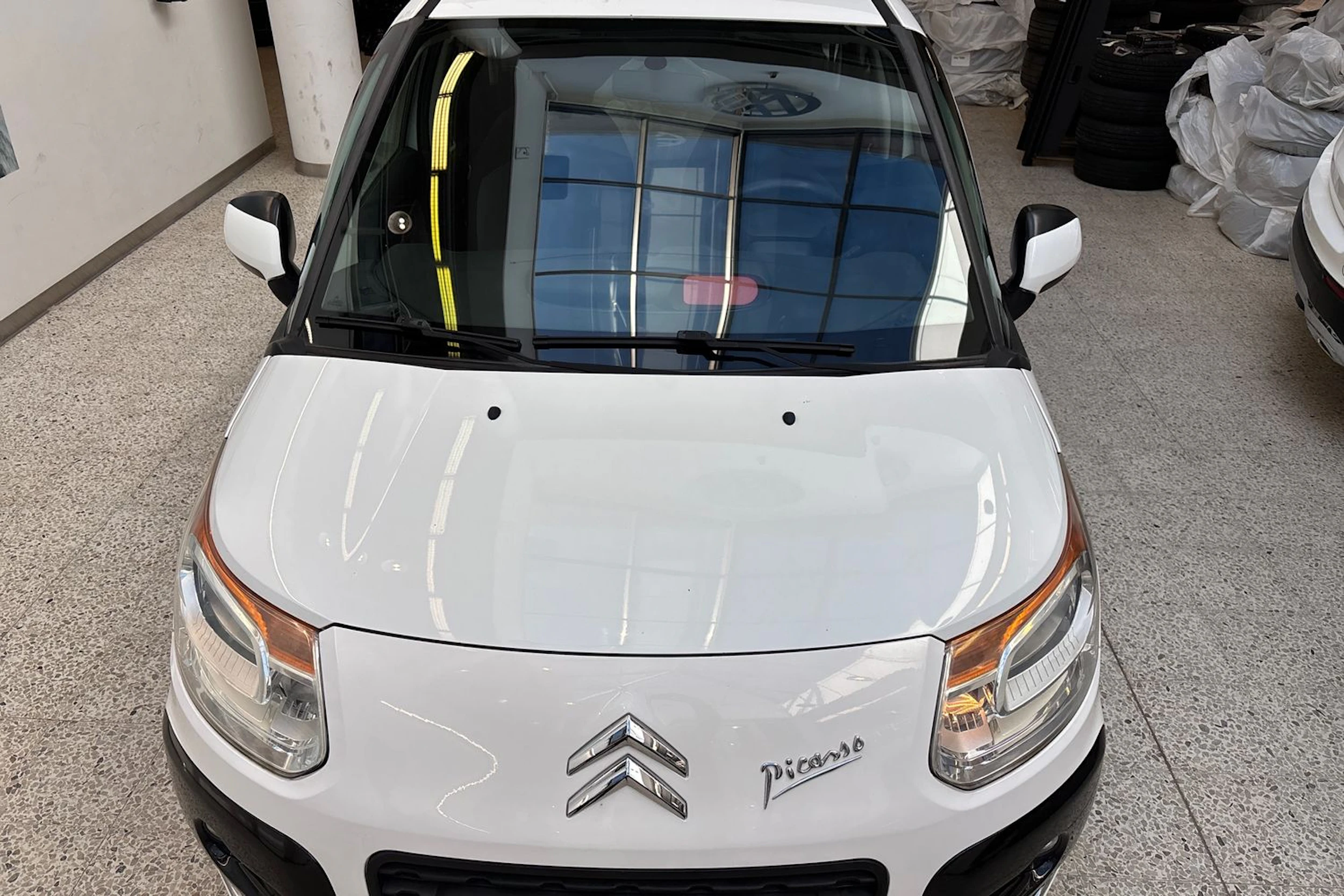 Valkoinen Citroën C3 Picasso 2009 kuva 24.