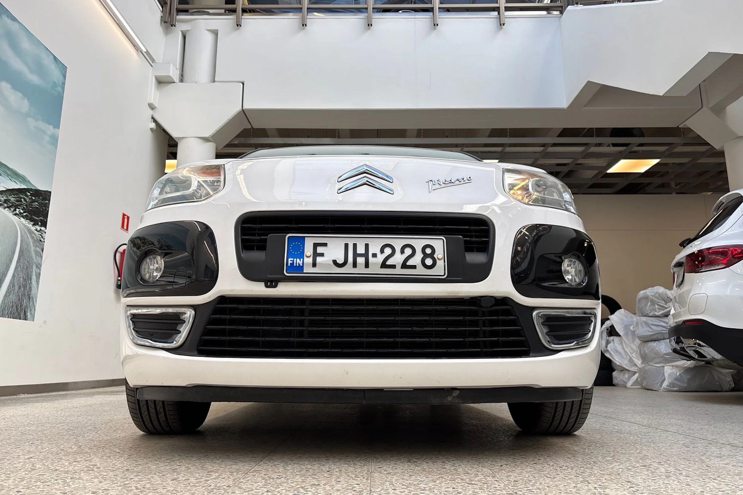 Valkoinen Citroën C3 Picasso 2009 kuva 25.