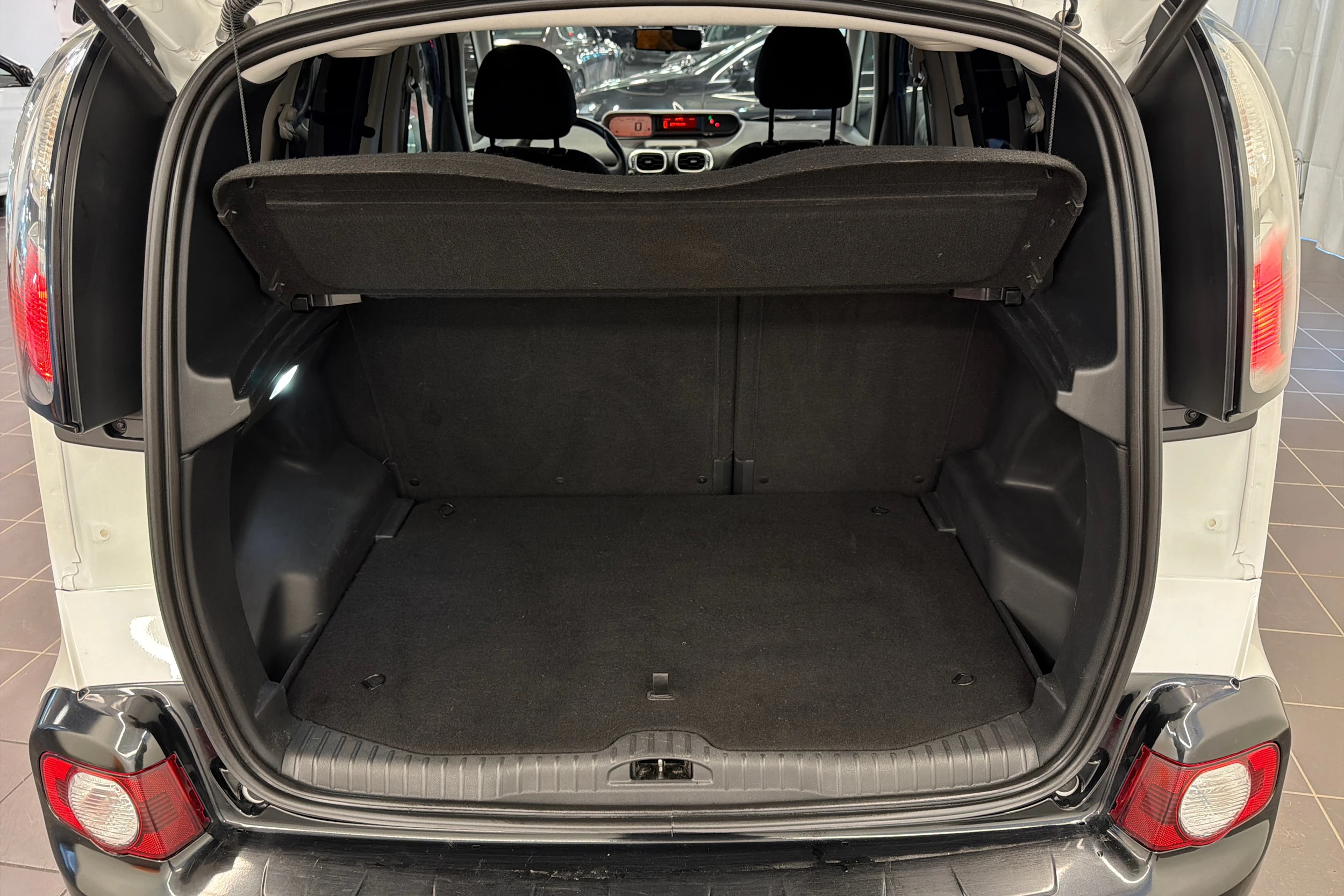 valkoinen Citroën C3 Picasso 2016 kuva 11.