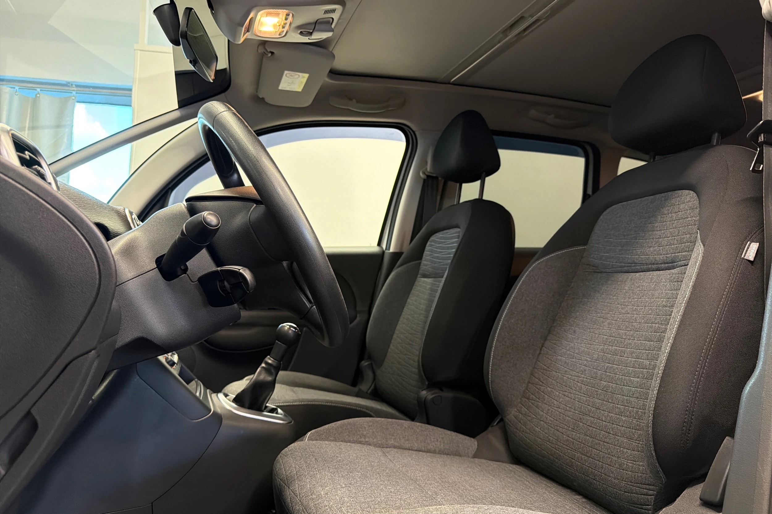 valkoinen Citroën C3 Picasso 2016 kuva 12.