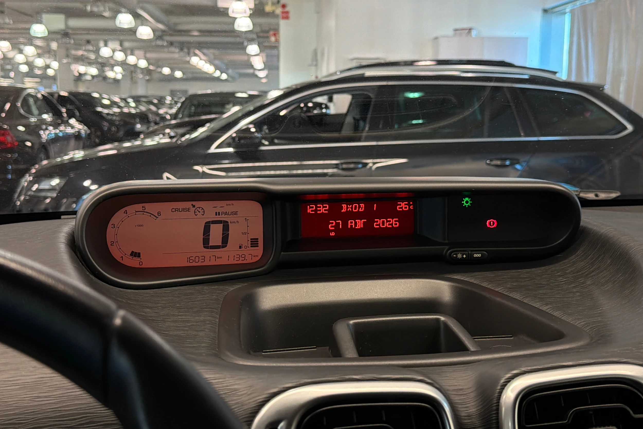 valkoinen Citroën C3 Picasso 2016 kuva 17.