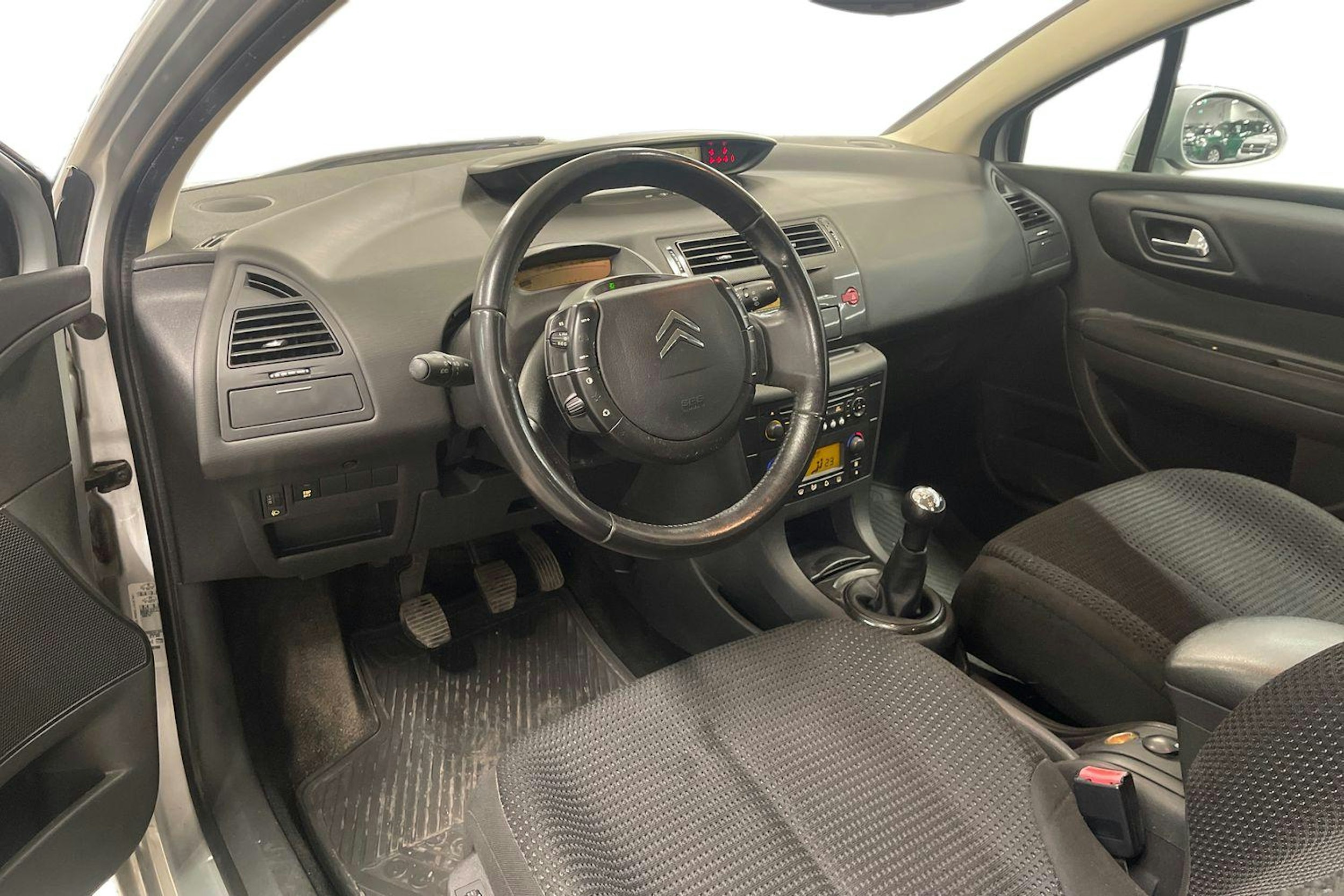 harmaa Citroën C4 2006 kuva 6.