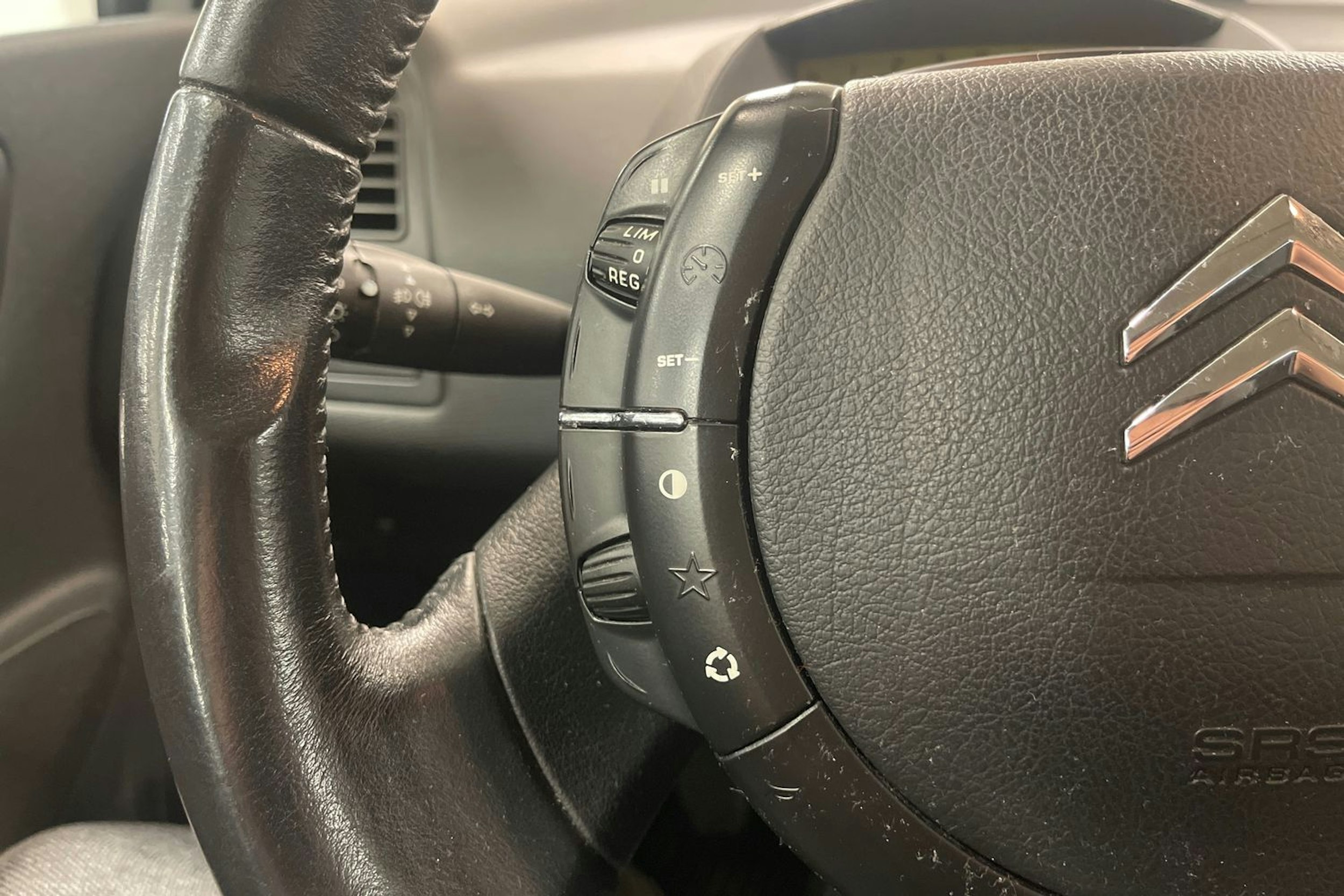 harmaa Citroën C4 2006 kuva 17.