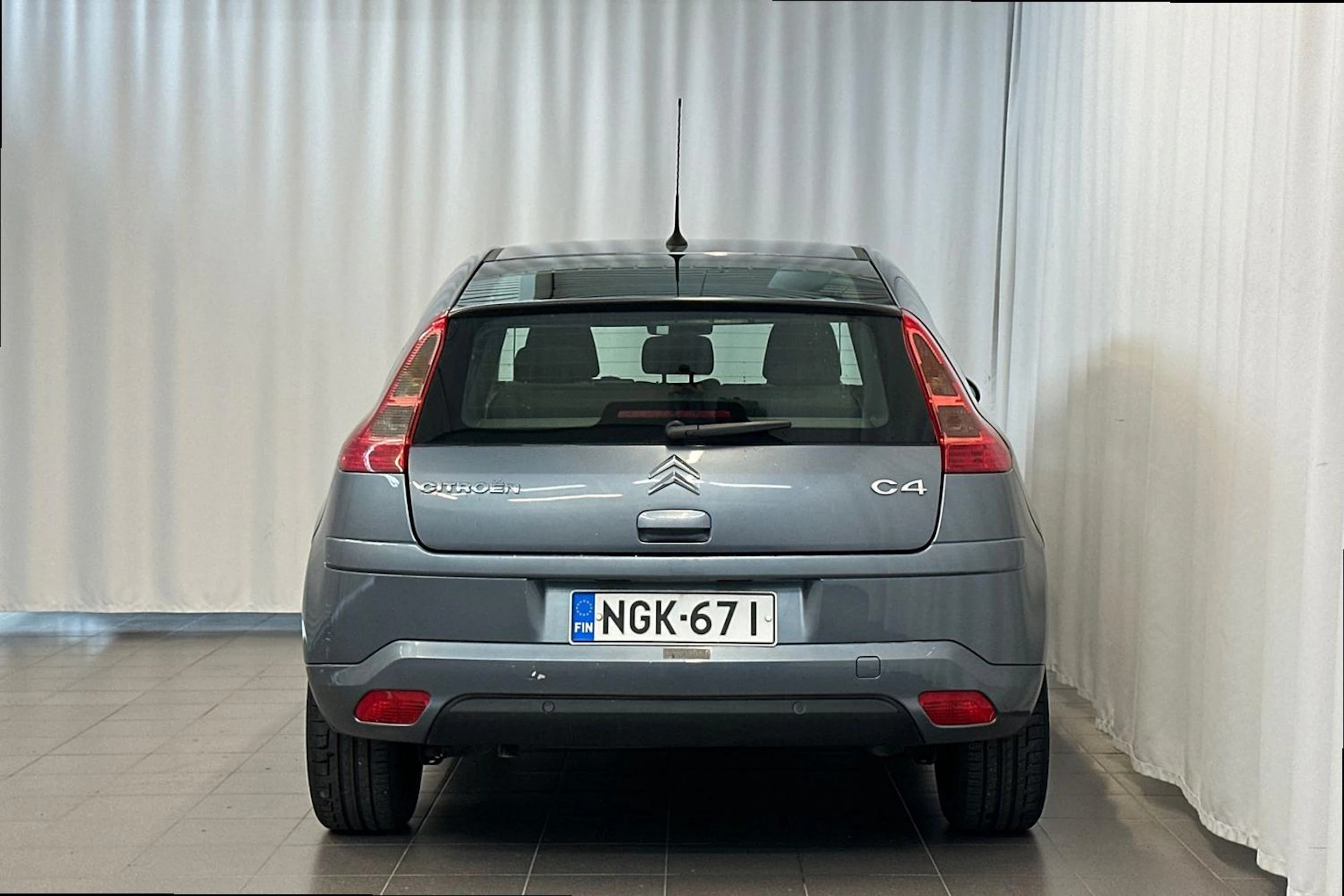 harmaa Citroën C4 2006 kuva 6.