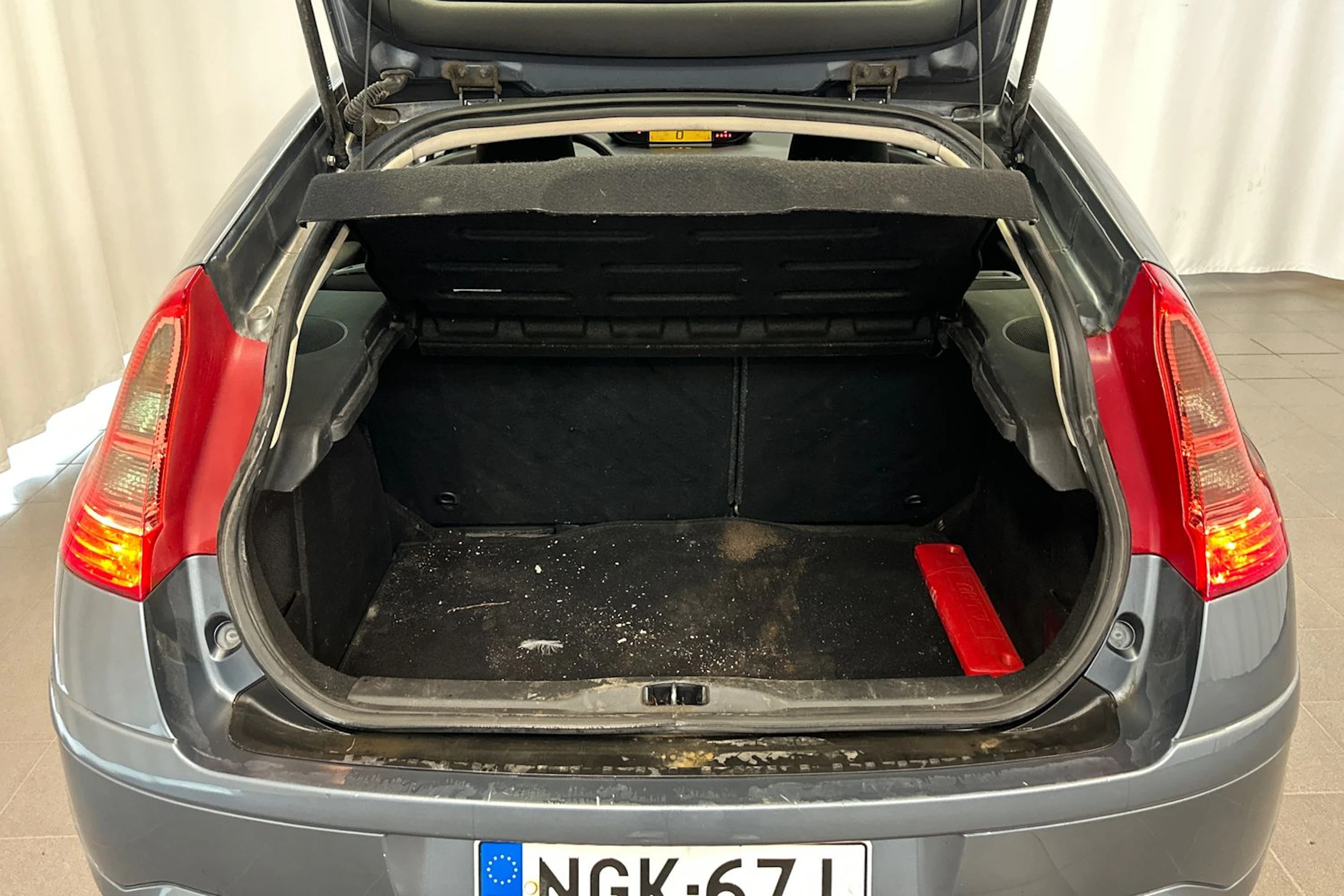 harmaa Citroën C4 2006 kuva 15.