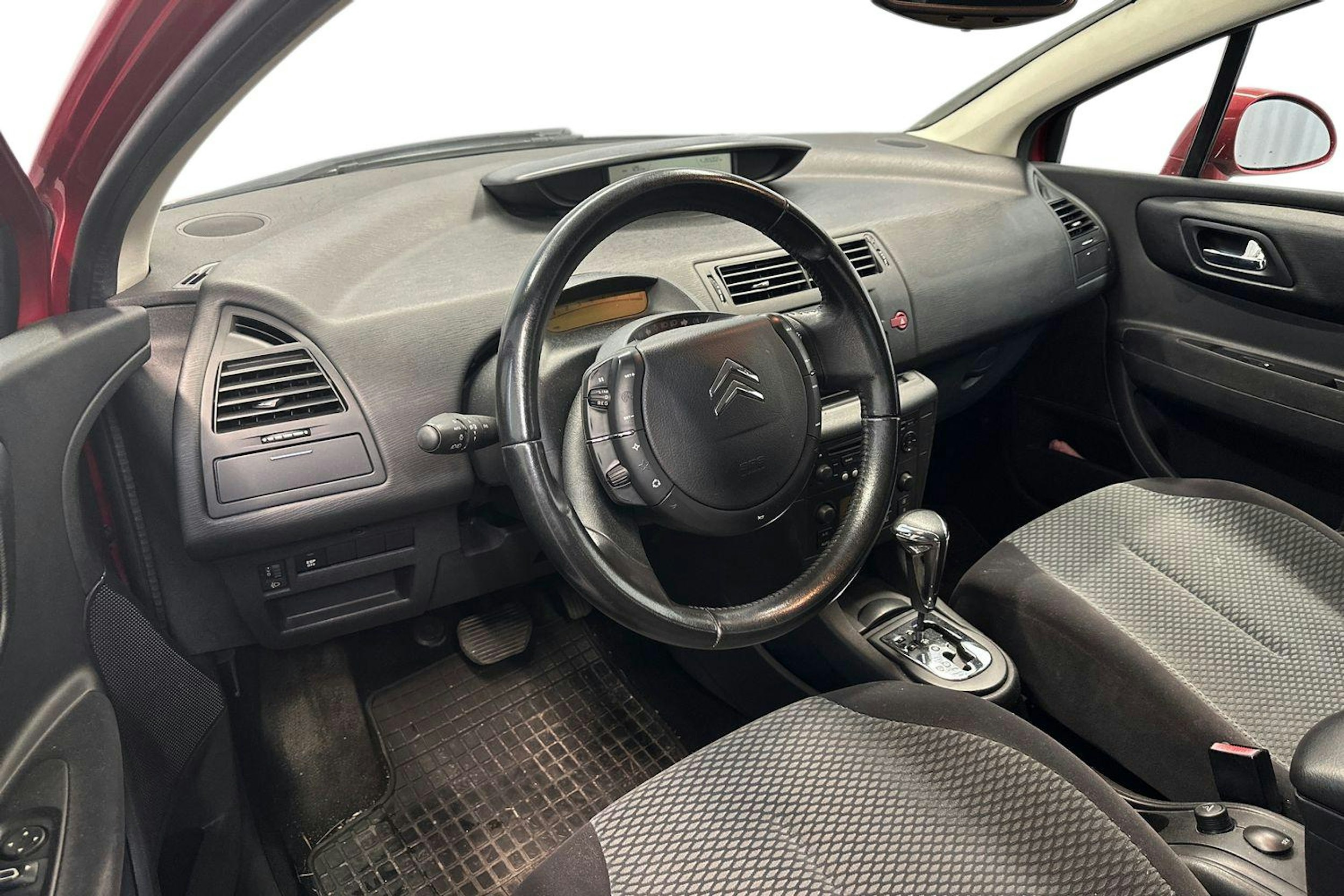 punainen Citroën C4 2007 kuva 7.