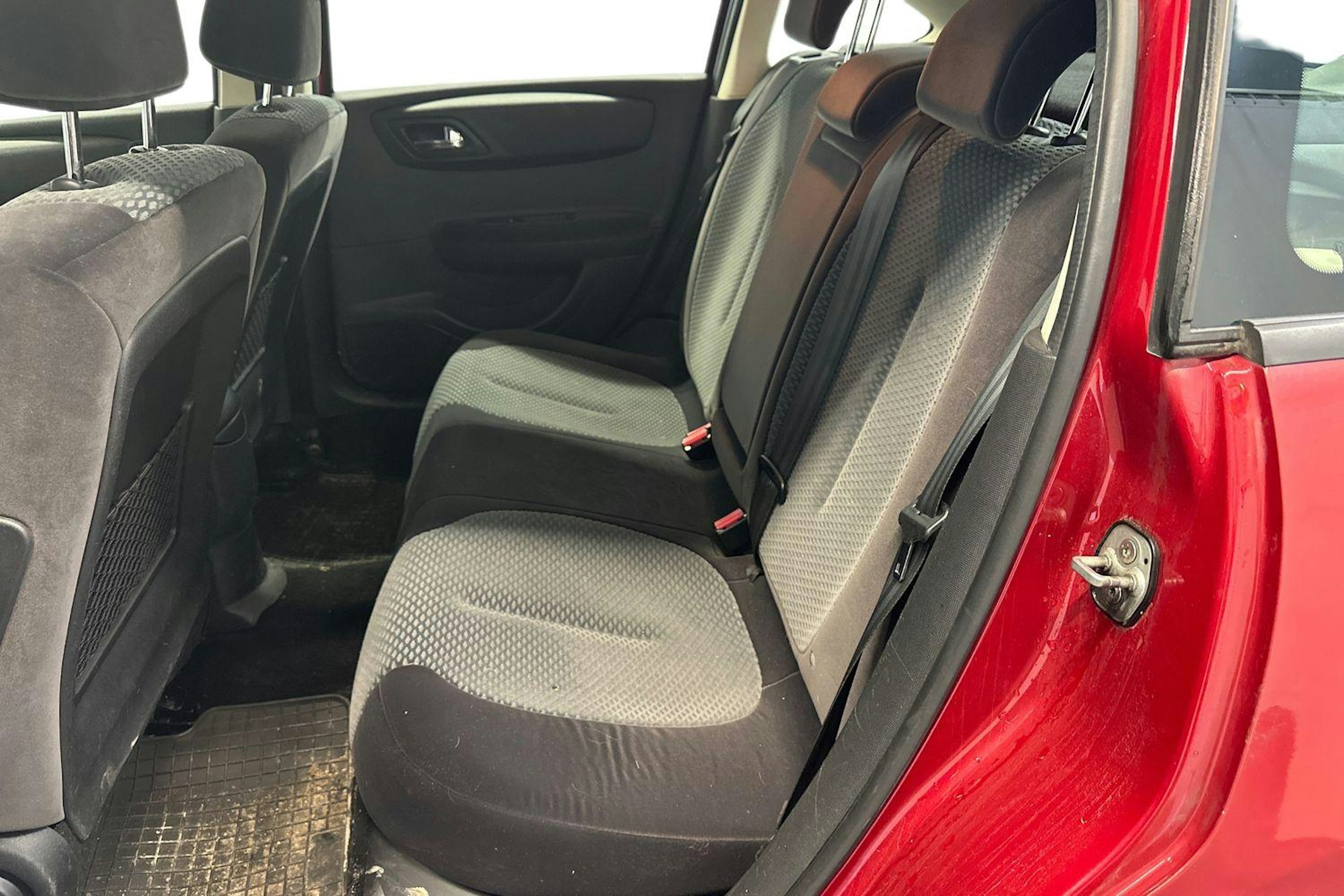 punainen Citroën C4 2007 kuva 10.