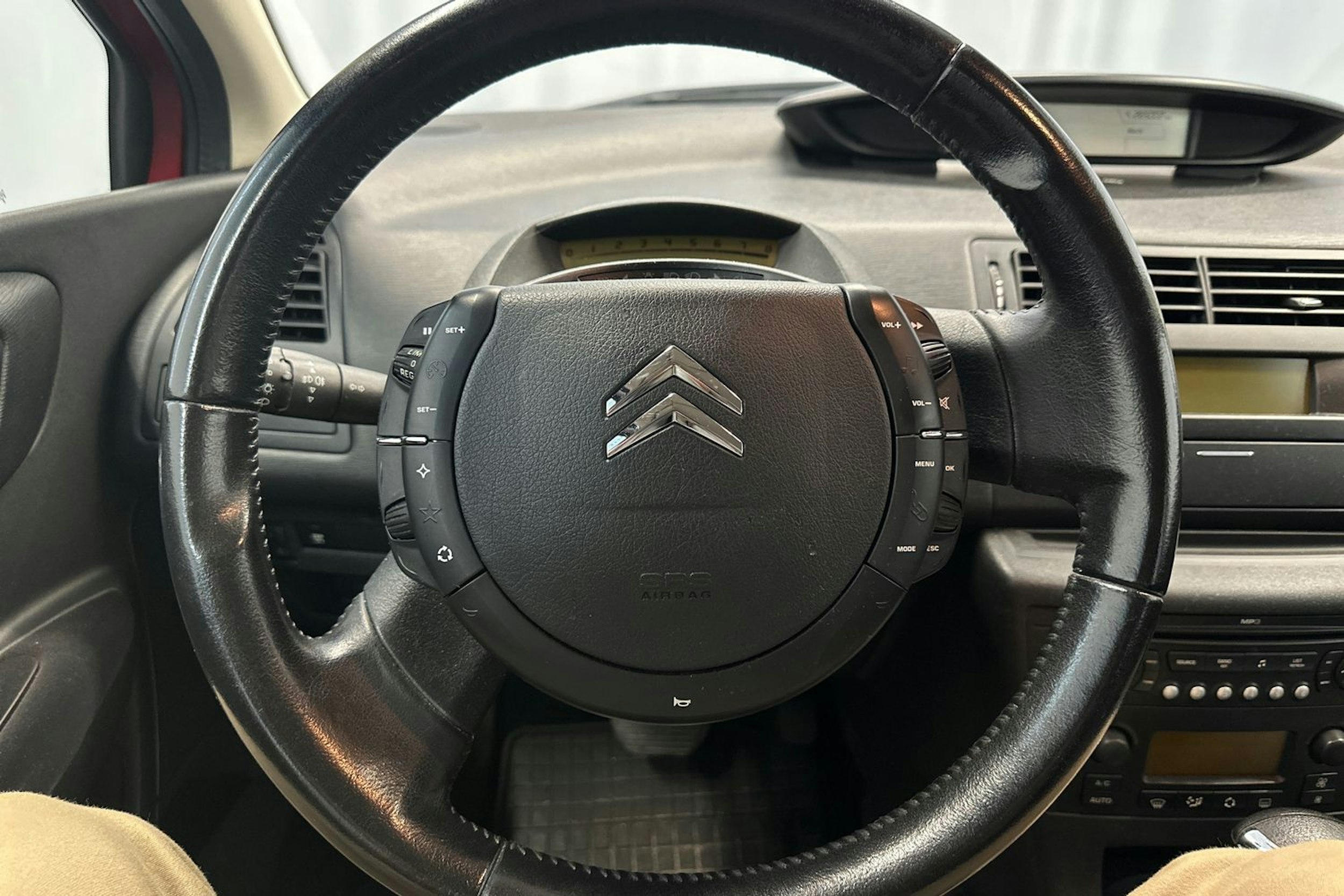 punainen Citroën C4 2007 kuva 16.