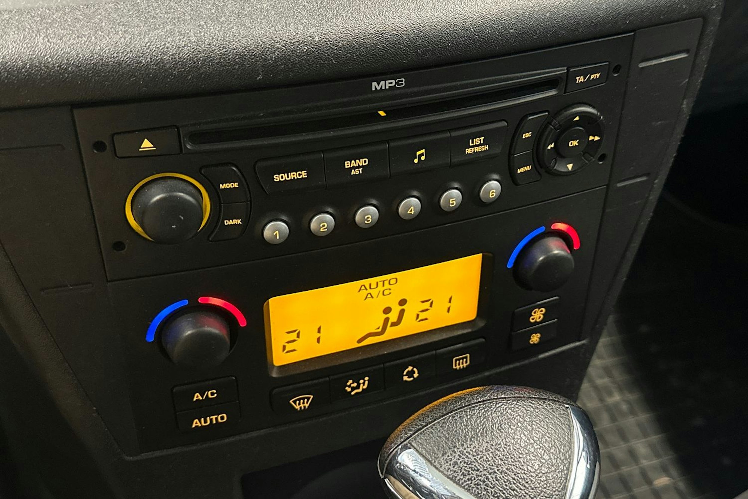 punainen Citroën C4 2007 kuva 21.