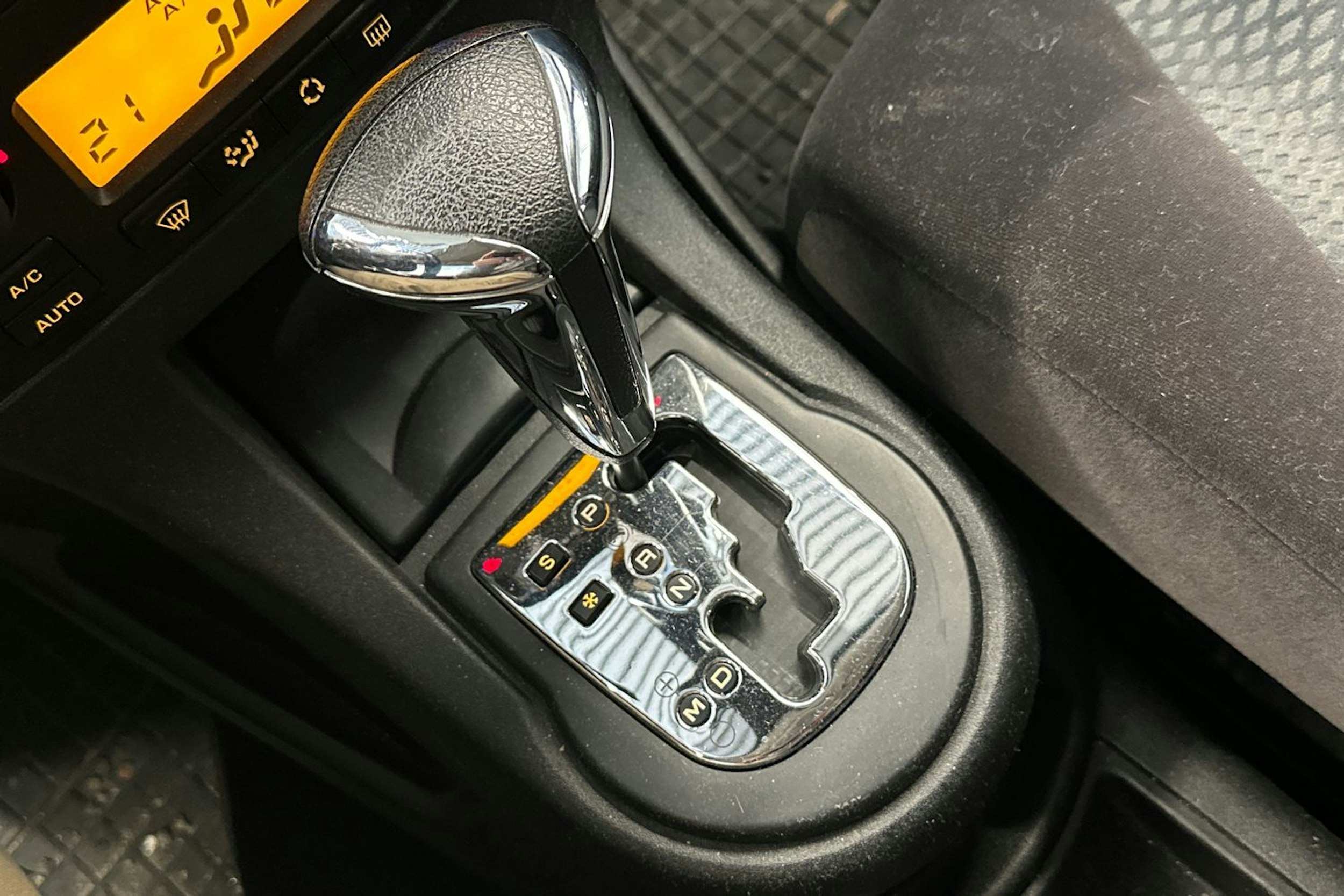 punainen Citroën C4 2007 kuva 22.