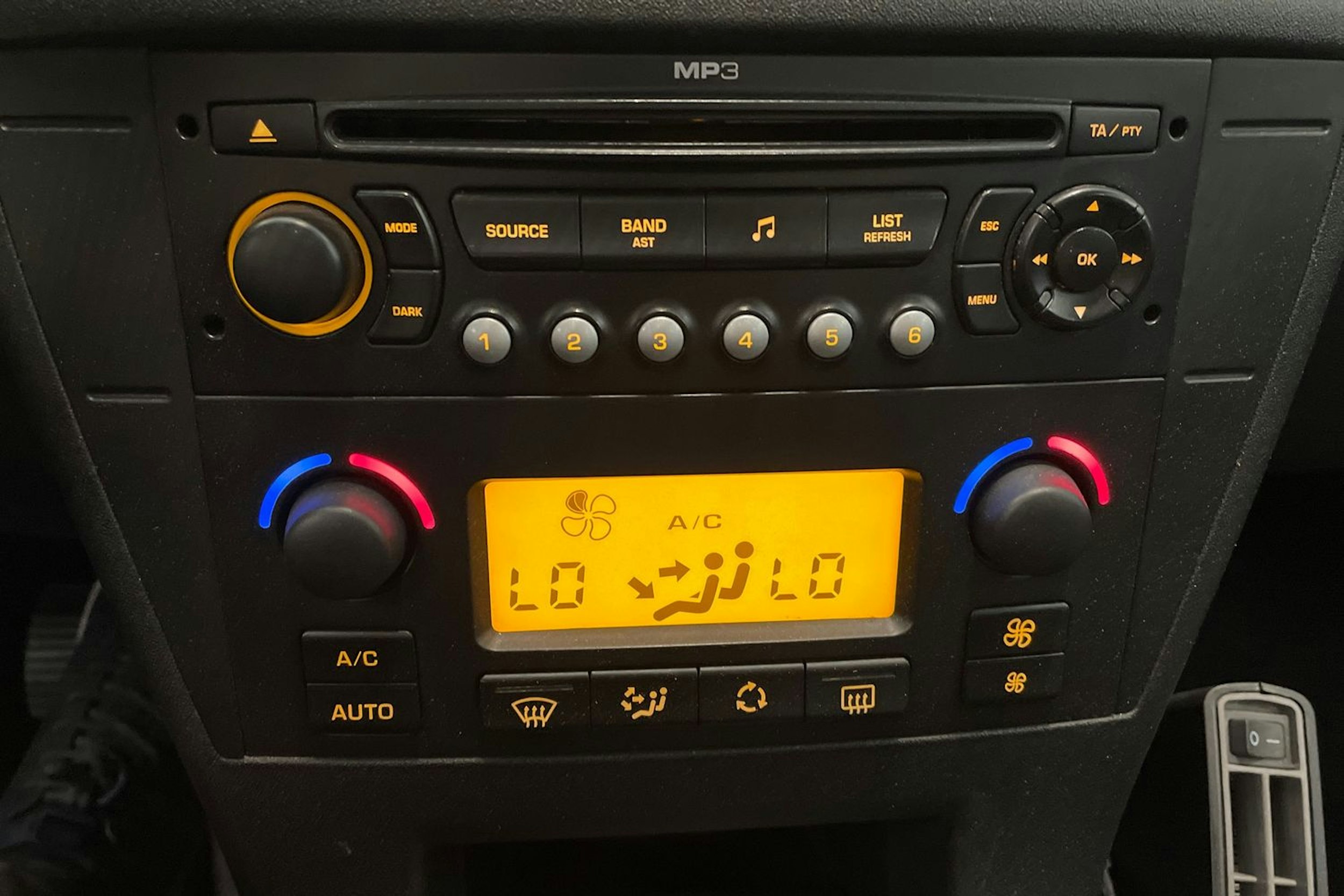 musta Citroën C4 2008 kuva 21.