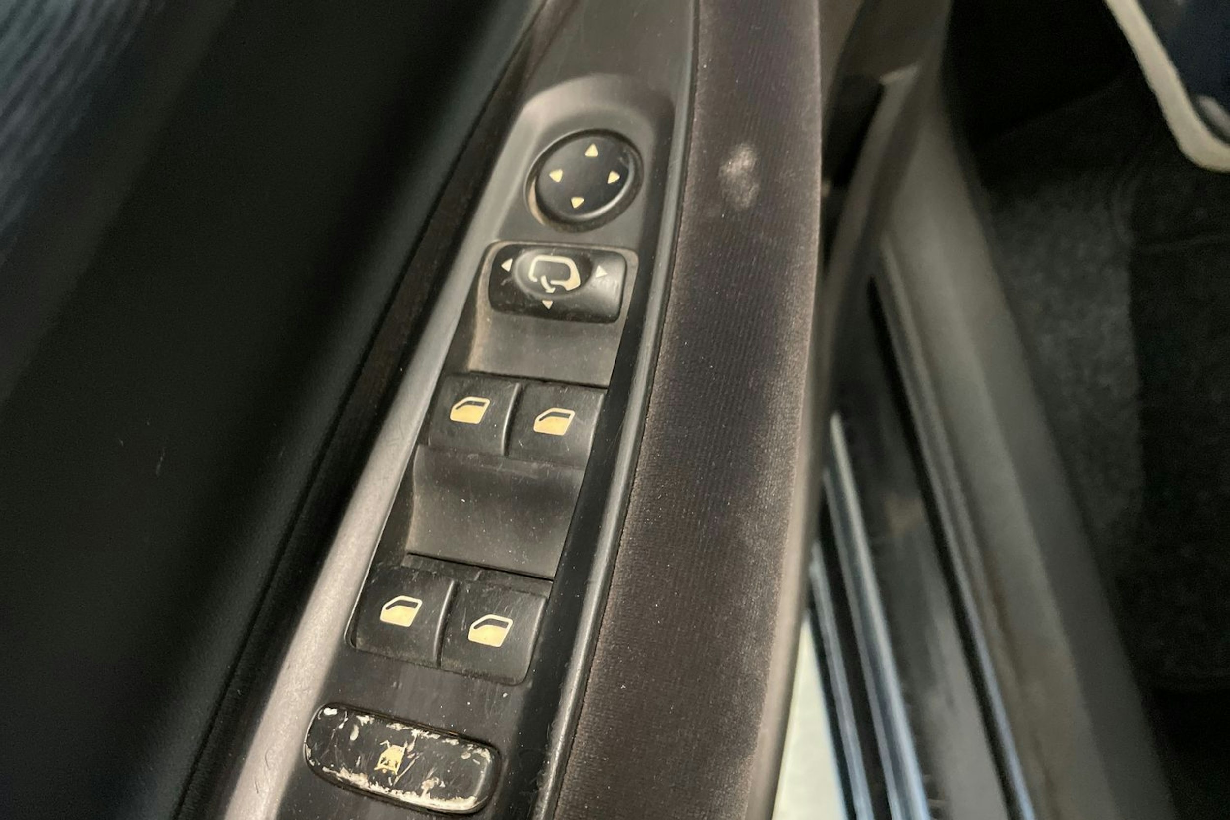 musta Citroën C4 2008 kuva 24.