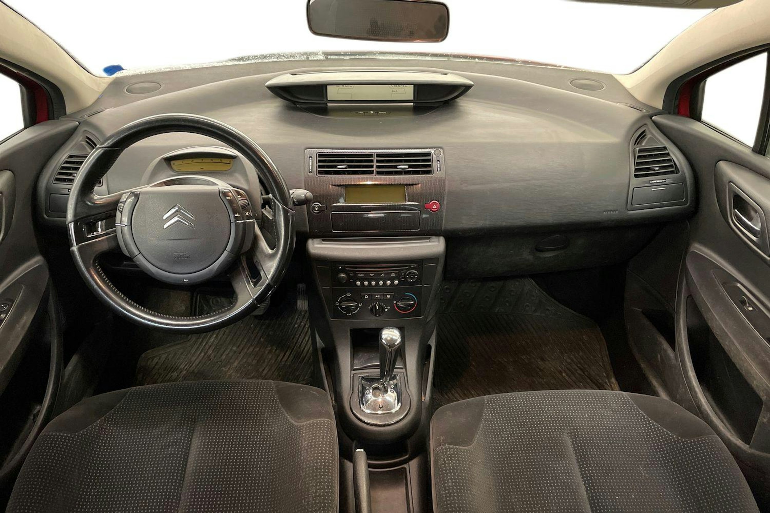 Punainen Citroën C4 2008 kuva 7.