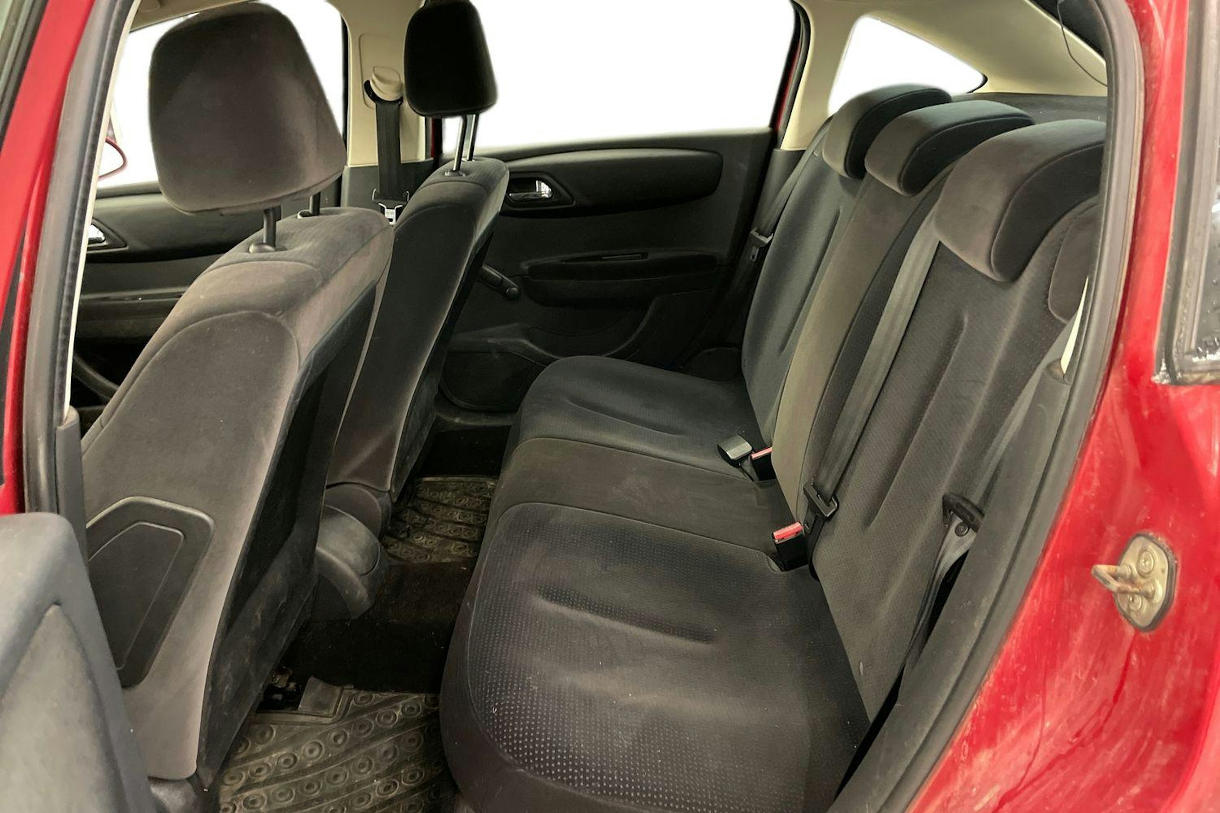 Punainen Citroën C4 2008 kuva 8.