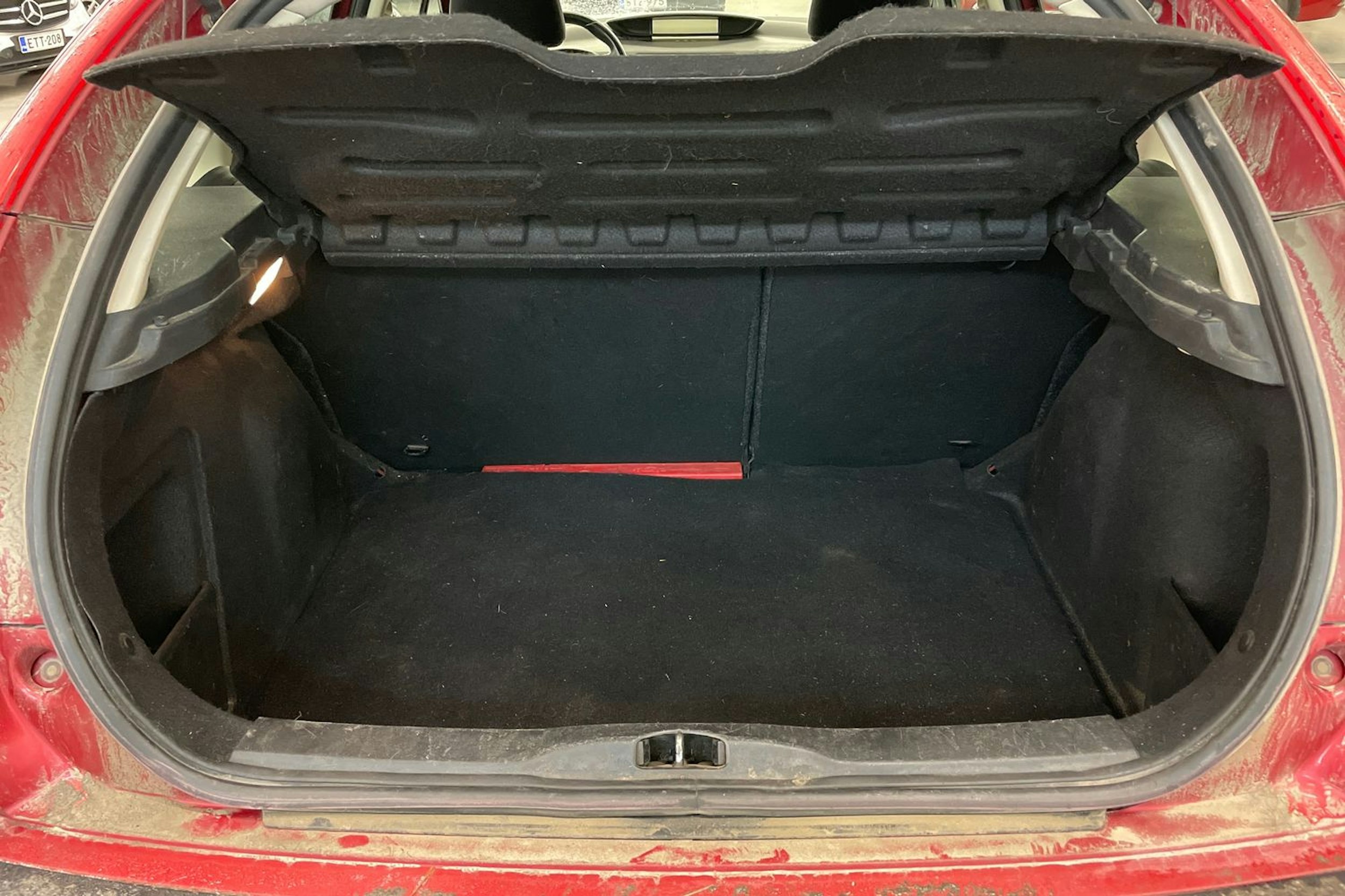 Punainen Citroën C4 2008 kuva 17.