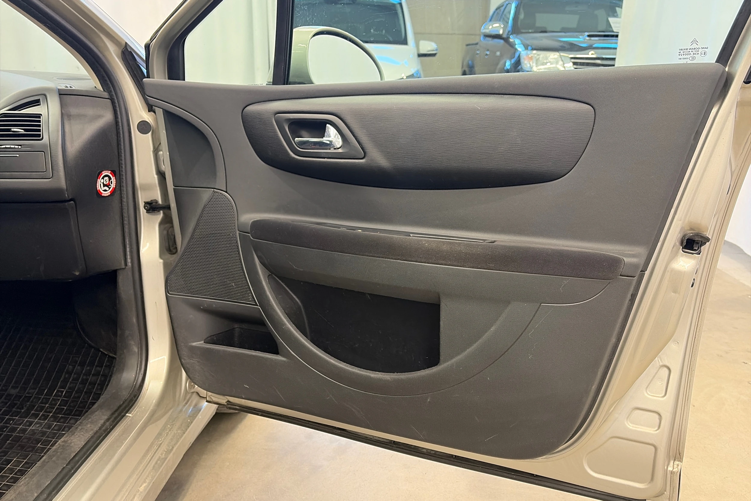 harmaa Citroën C4 2008 kuva 28.