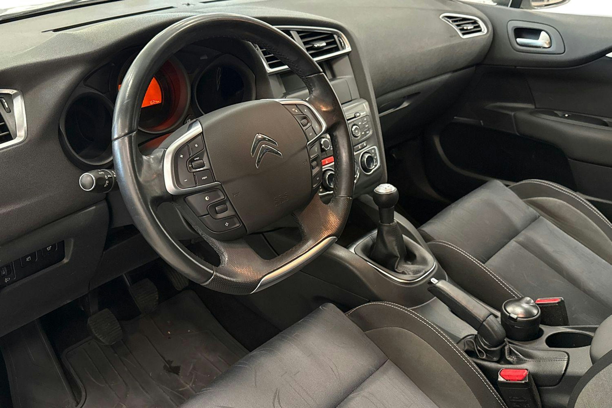 valkoinen Citroën C4 2011 kuva 7.