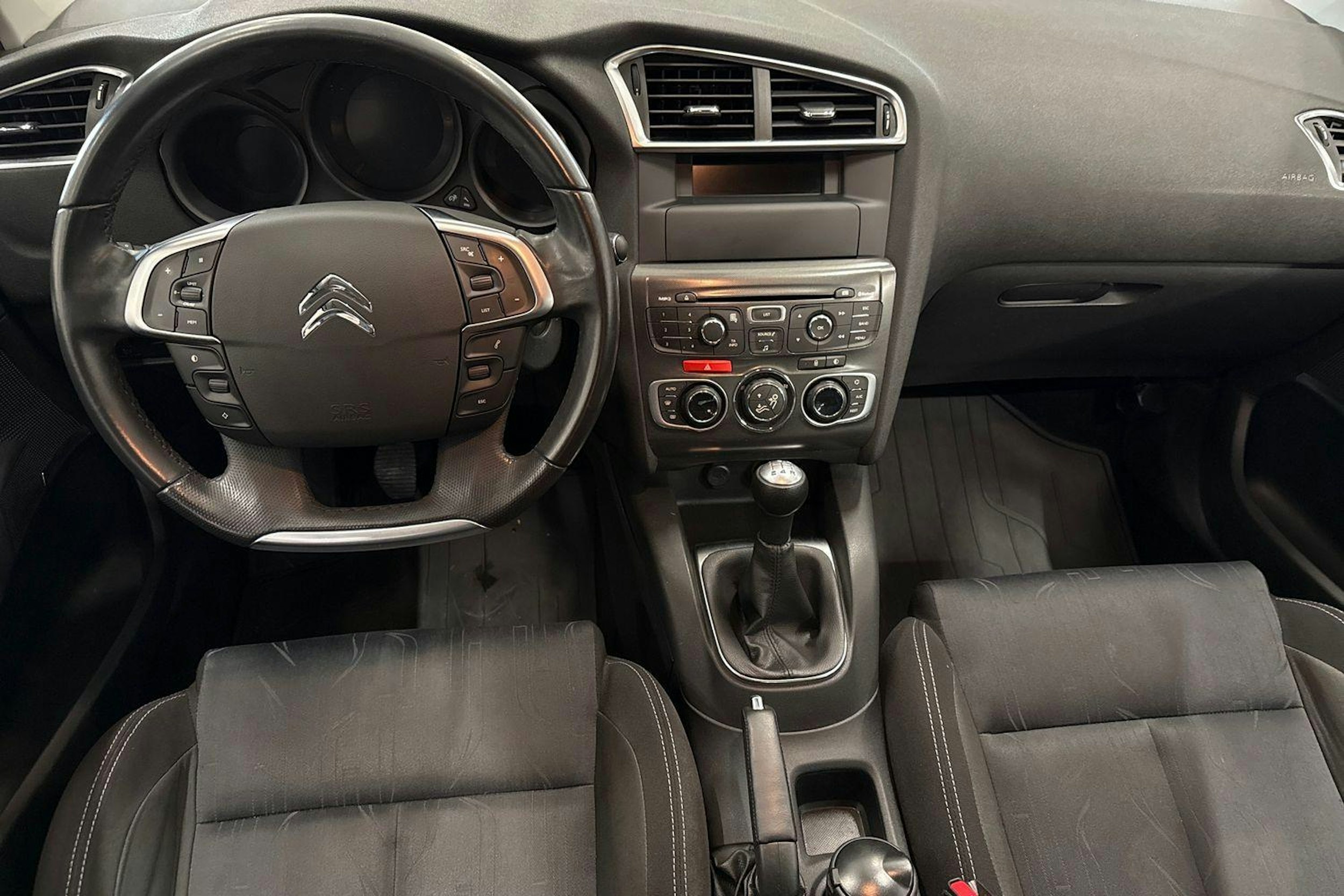 valkoinen Citroën C4 2011 kuva 9.